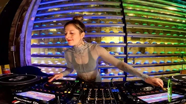 Thank you so much for having me @shiftradio.live 🖤 

I had such a fun time playing this set ⚫️

Shoutout to my crew &spades;️ we always have the best time