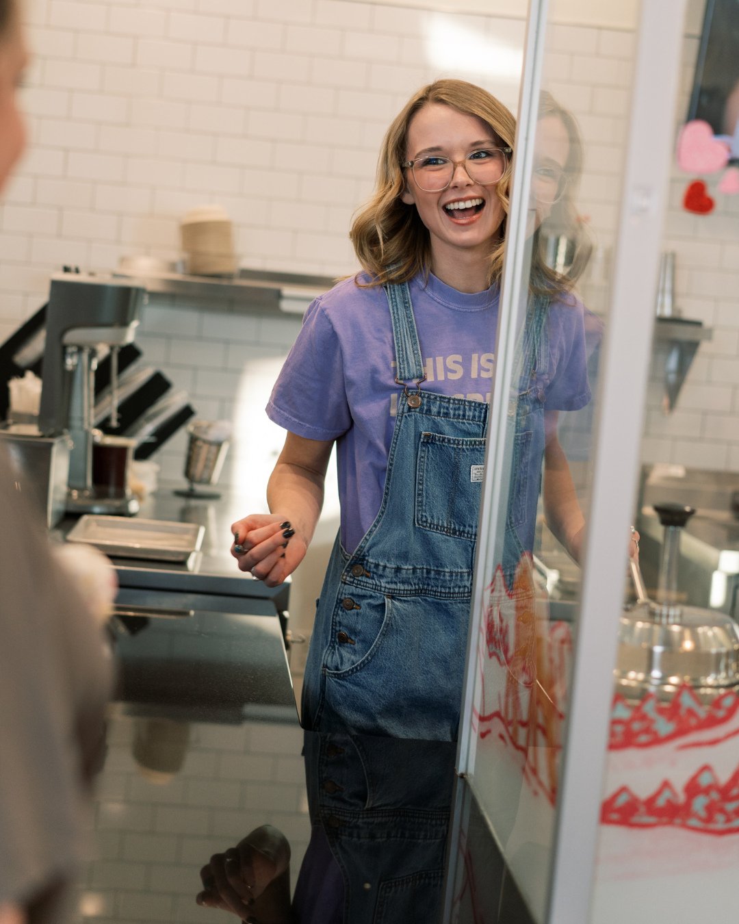 The people behind the scoops 🤍 From rolling homemade waffle cones, to crafting beautiful sundaes, this team keeps things running smoothly (and has a lot of fun doing it!). We&rsquo;re lucky to spend our days working hard and laughing together. Here&