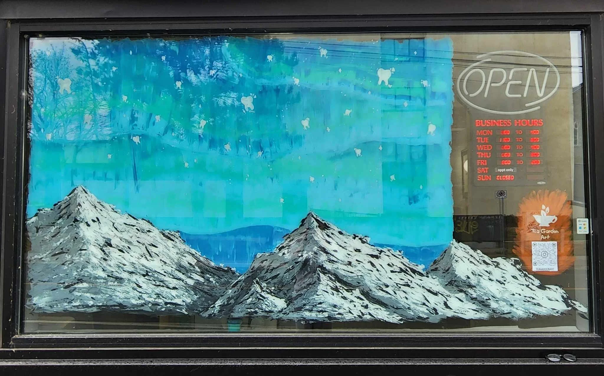 "Aurora Molar-is"
Created on behalf of Smiles to You Dentures and Dental Hygiene for Peterborough's Aurora-Borealis themed winter window decorating contest! We wanted to put a smiley spin on this glowing winterscape. 