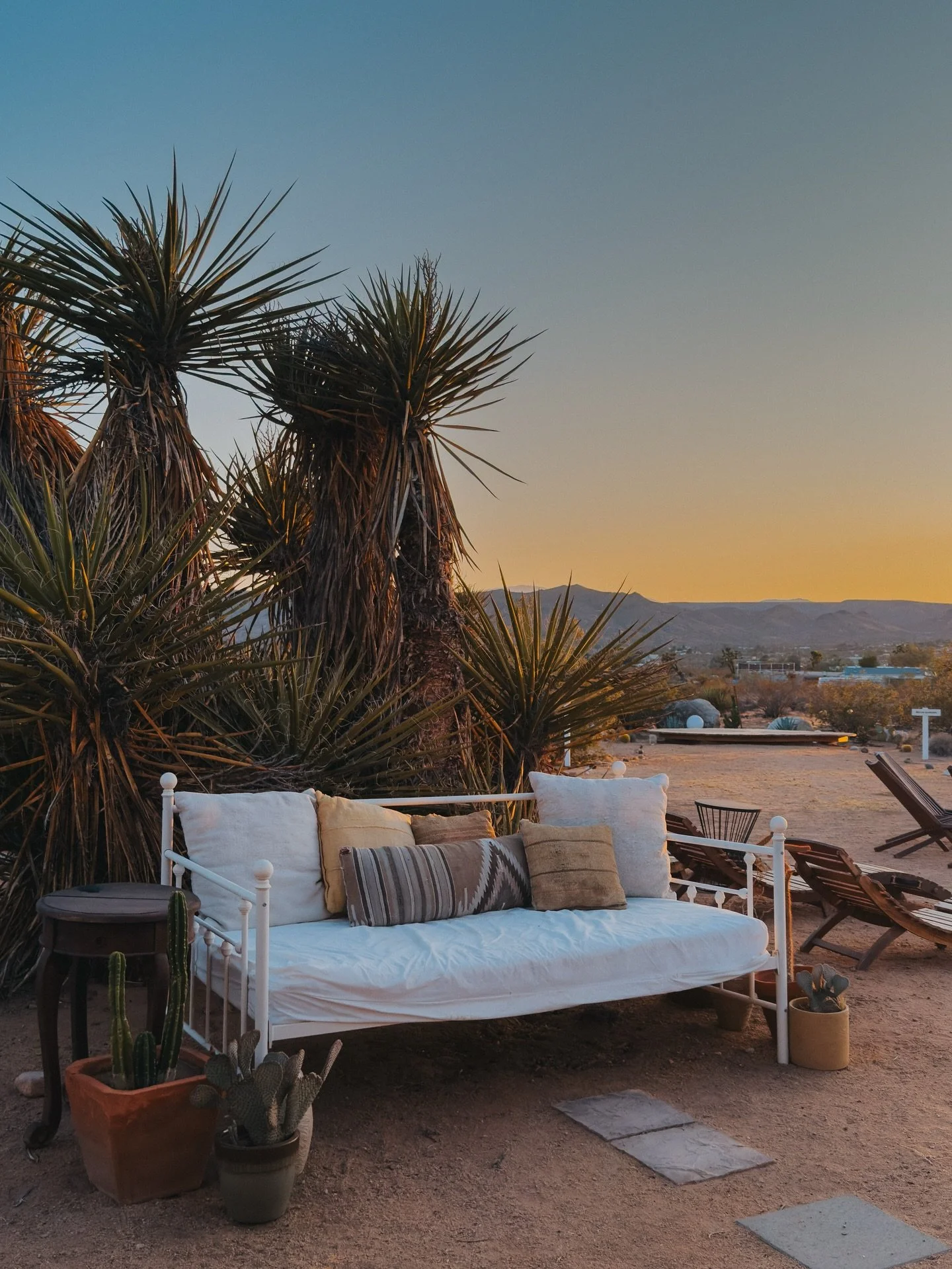 Only two ways to keep cool in Joshua Tree… cool soaks in a Cowboy Tub and sipping on ice cold Margaritas!
From driving round the desert singing to country music and leaving behind a trail of dust, to drinking in a real life saloon in amongst