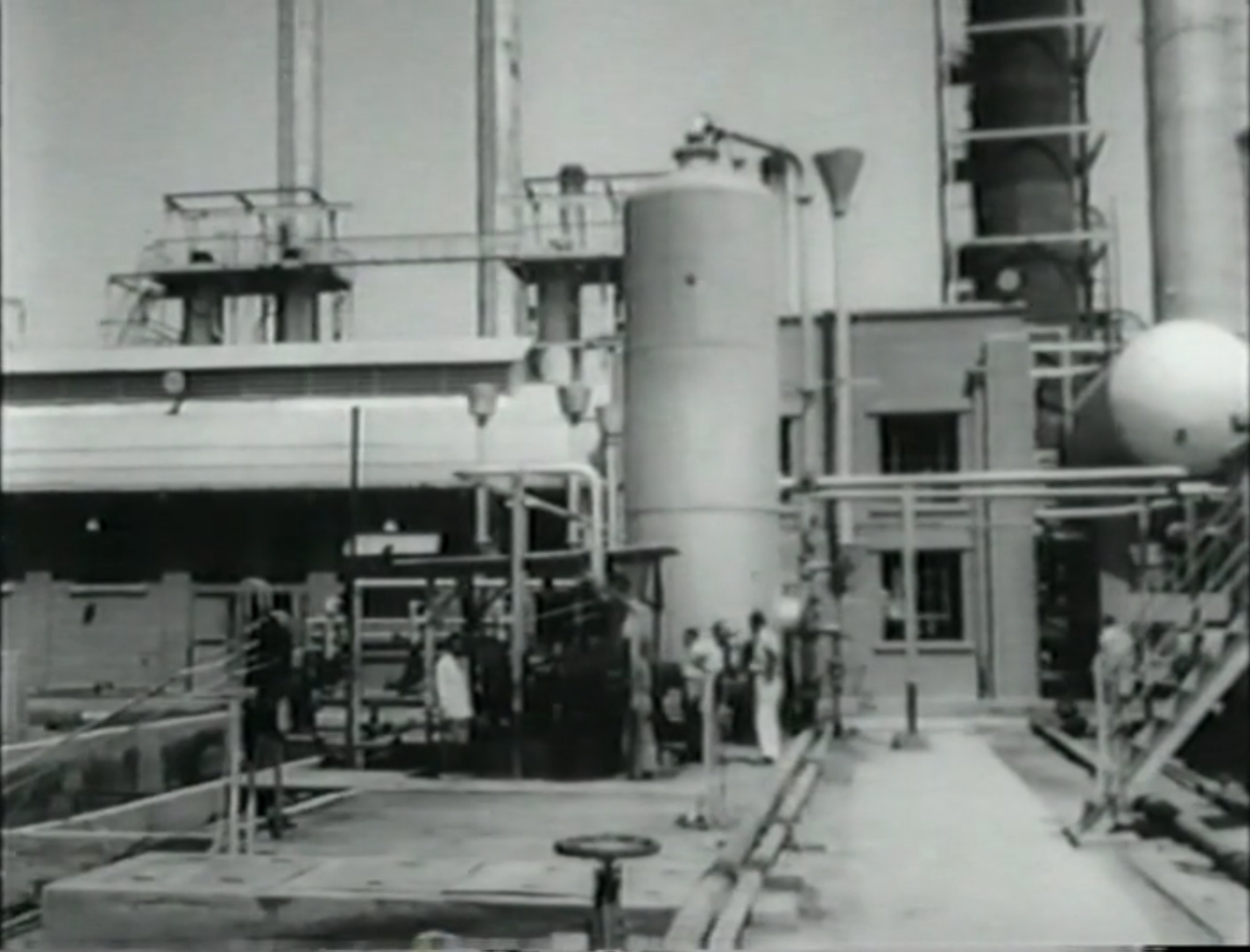 Refinery - BW