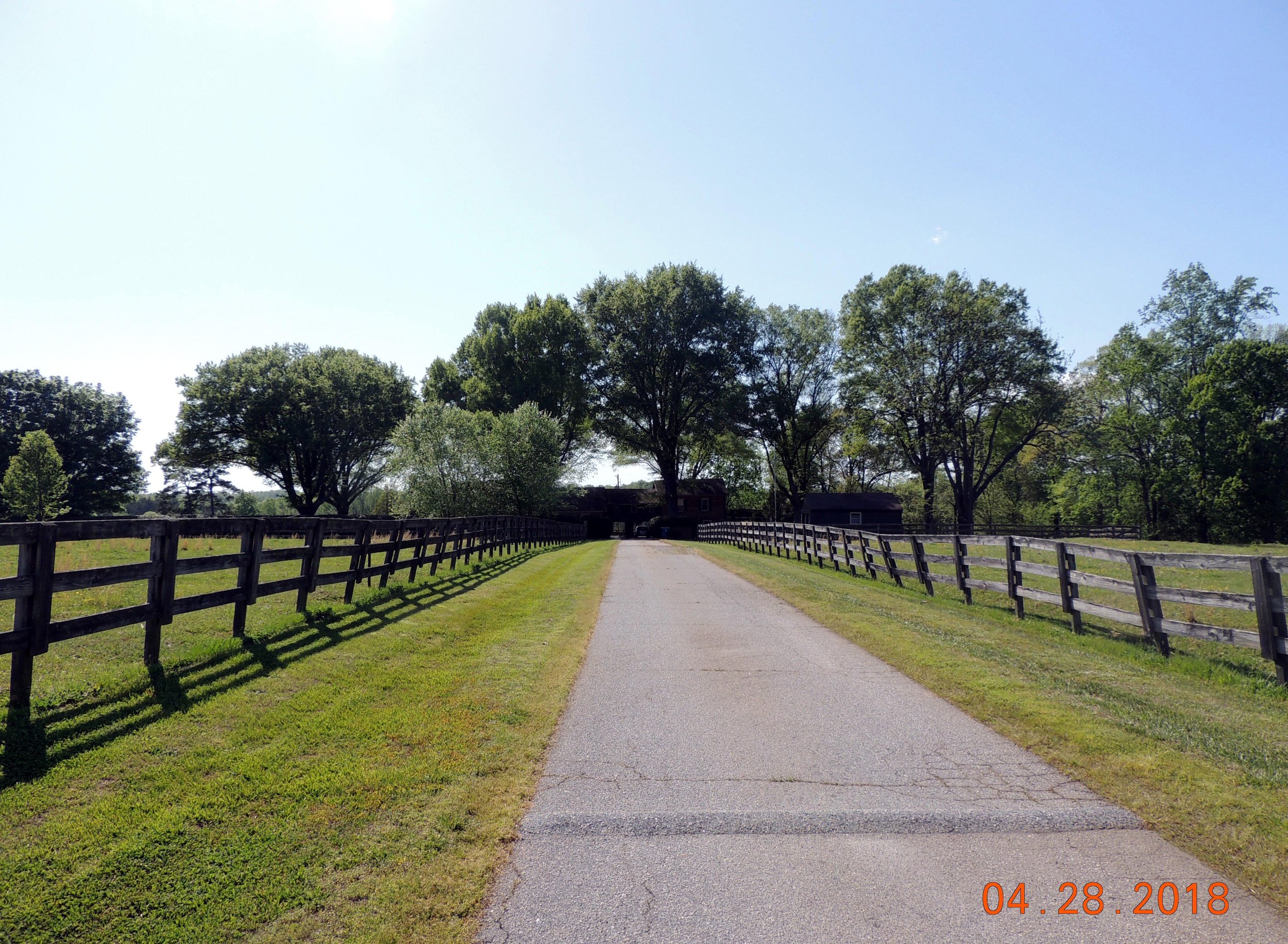 Drive to Wilcoxson Home. Earl Wilcox Photo.
