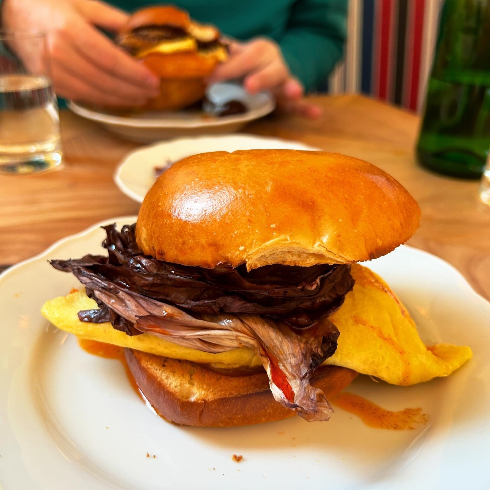 Omelette burger at @apollo_bar is an omelette with braised radicchio on a brioche bun. Like a breakfast sandwich went to Europe for the summer and came back with a piercing. 🥚