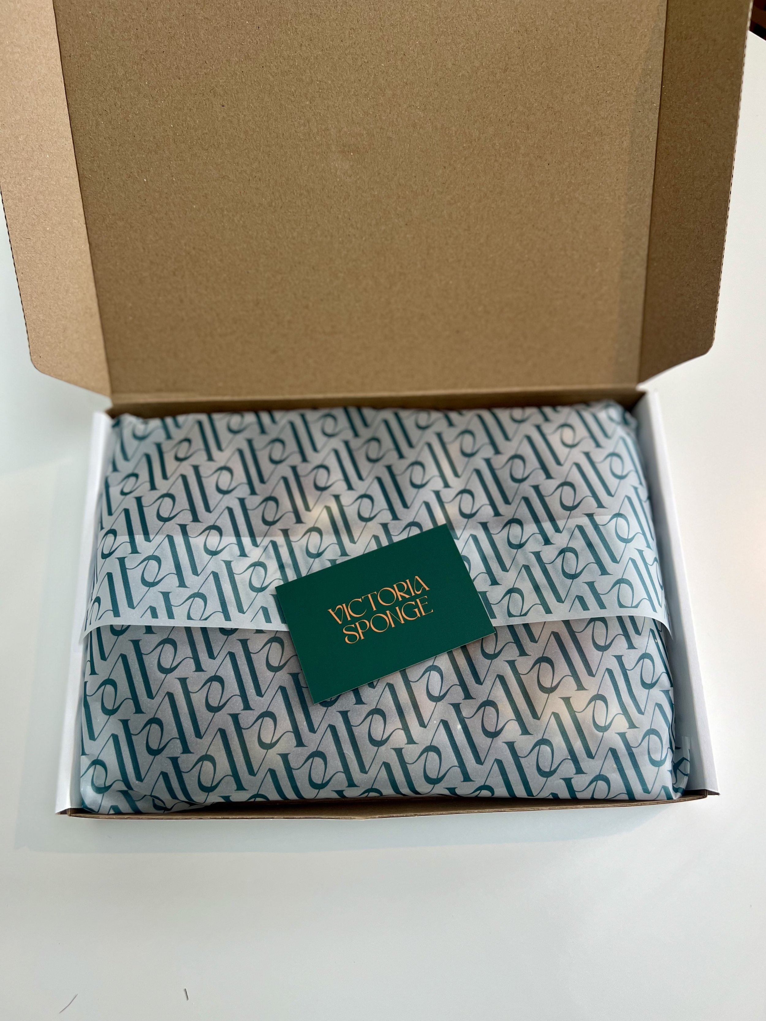 BROWNIW BOX WITH CARD.jpeg