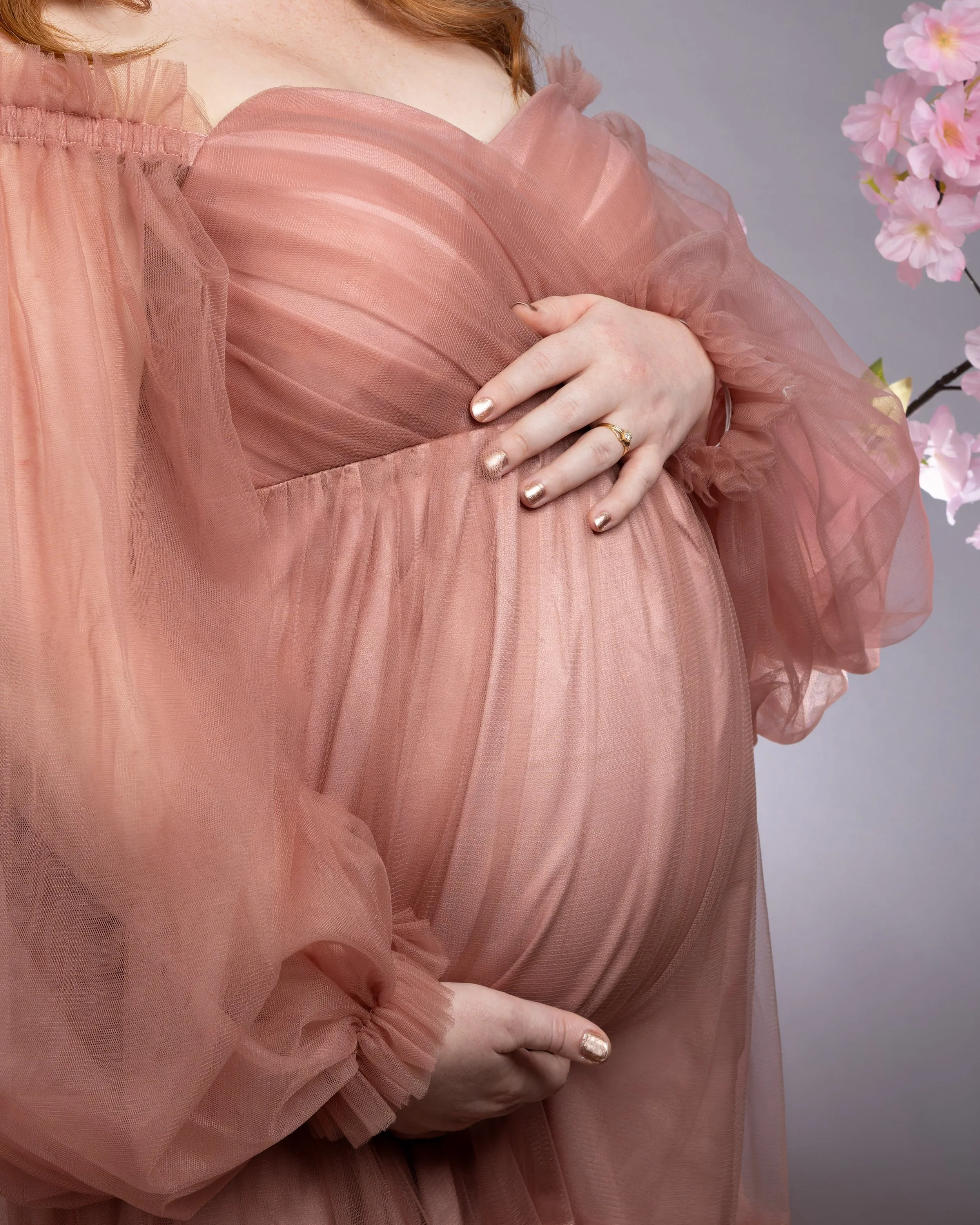 How to Prepare For, and What to Expect from, a Maternity Session