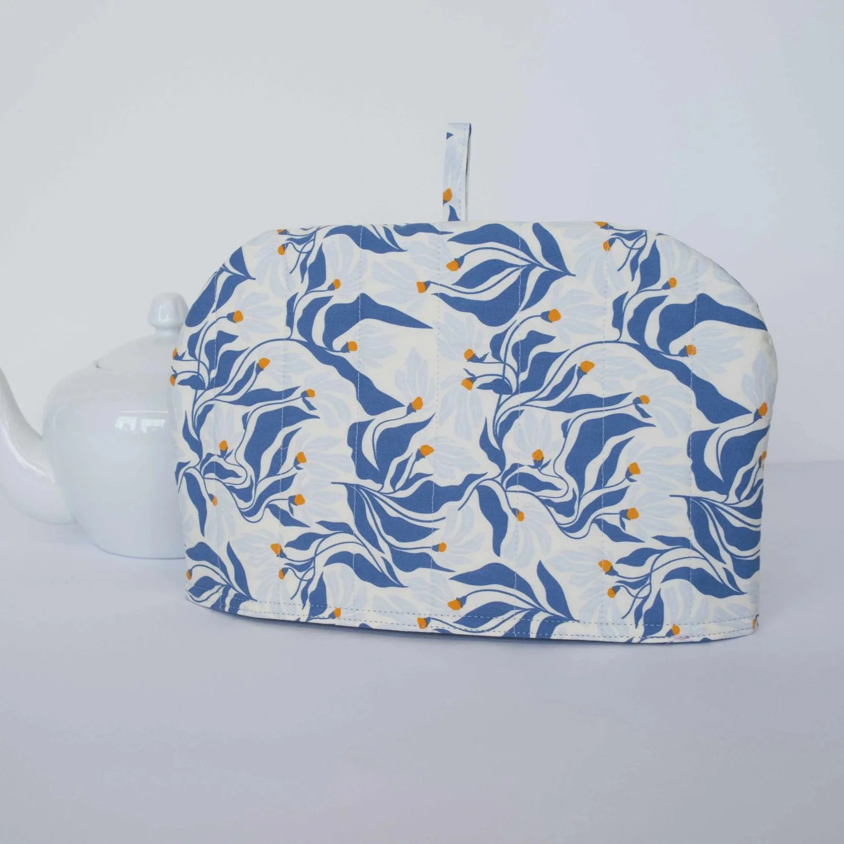 Tea cozy   |   100% Cotton   |   Keep your tea pot warm all year long!
