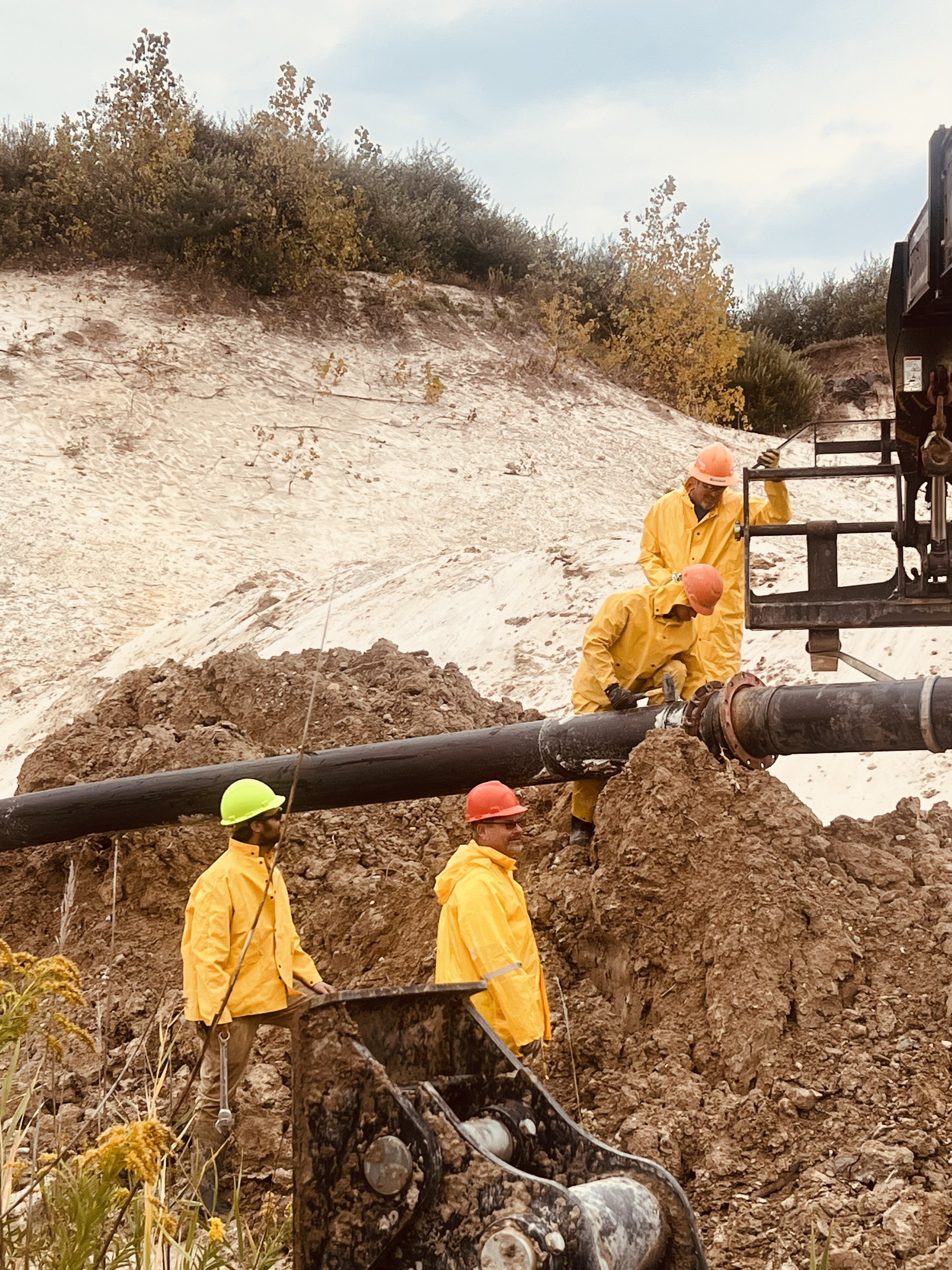 Two employees working onsite.