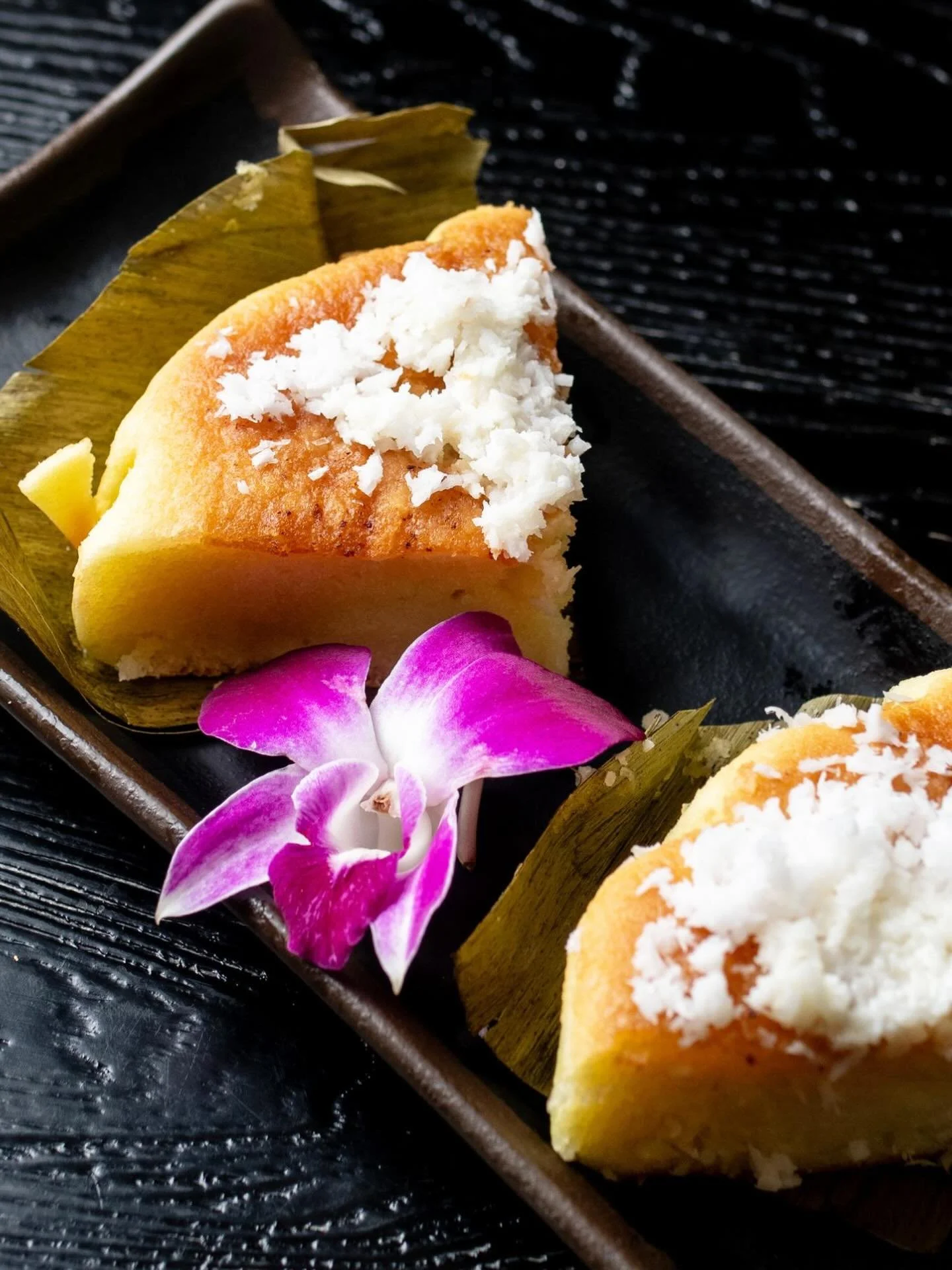 Meet bibingka: the Filipino rice cake that basically defines the holidays 🇵🇭

Soft, fluffy, coconutty, and baked on banana leaves aka the perfect treat to enjoy while you sip your way through The Naughty List 🍹