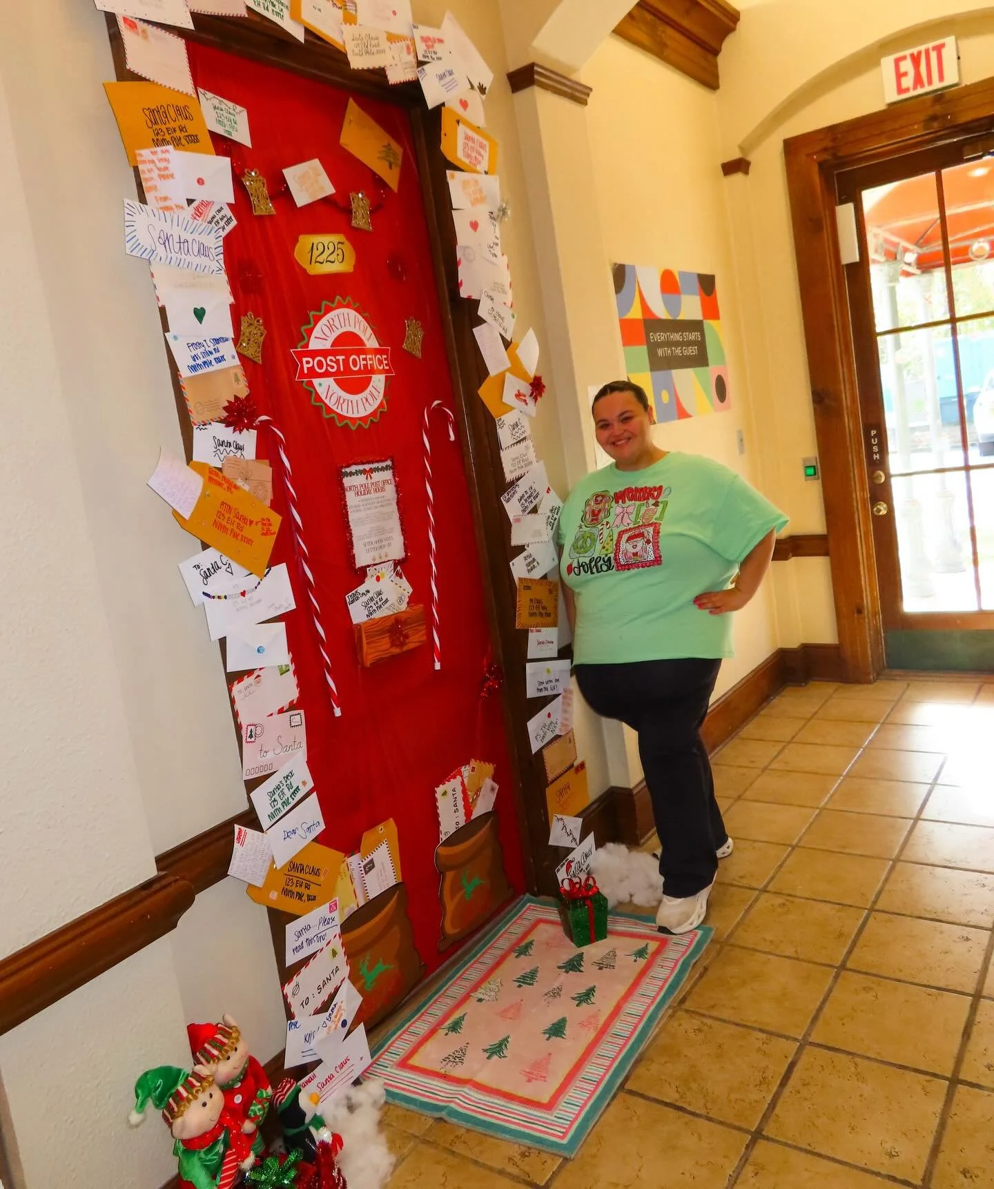 It&rsquo;s Christmas Eve Eve 🤗🎄🫧 Spreading holiday cheer and #RoyalGirlEnergy with our holiday door decorating contest!! 

And of course I have a pink gingerbread themed tree in my office too💅🏻