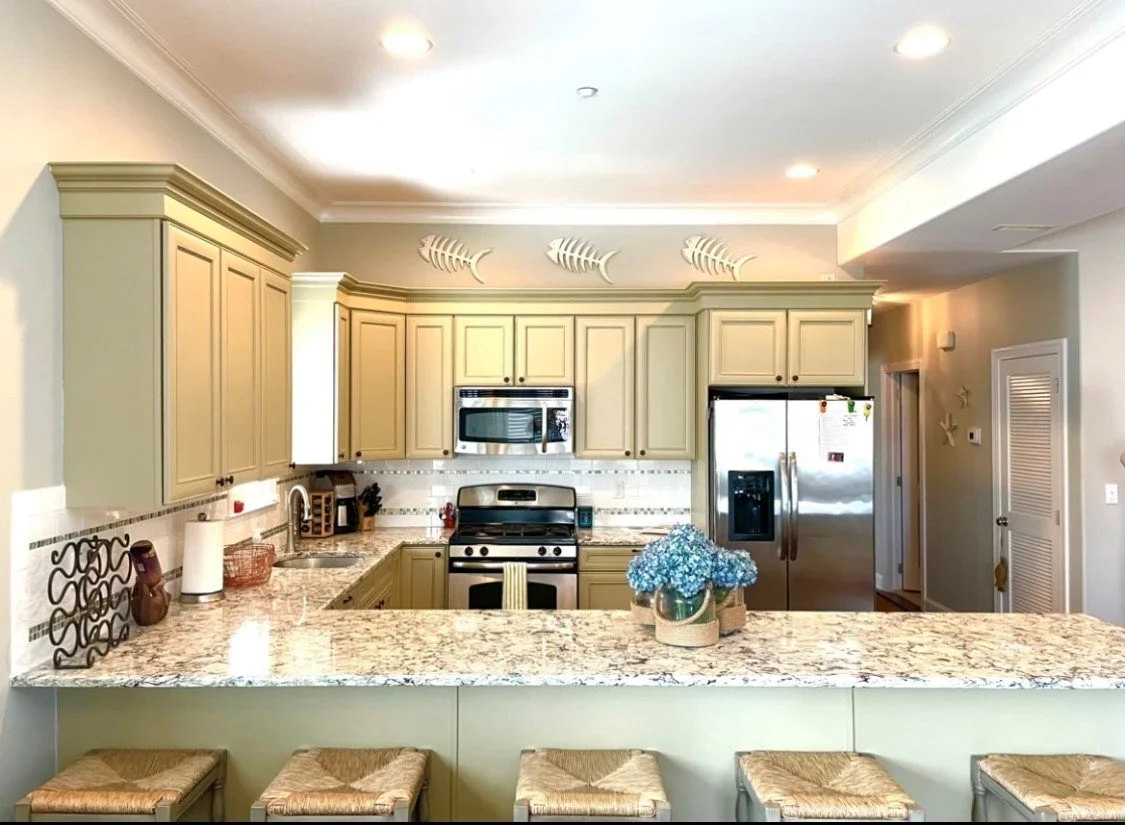 8 Kitchen.jpg