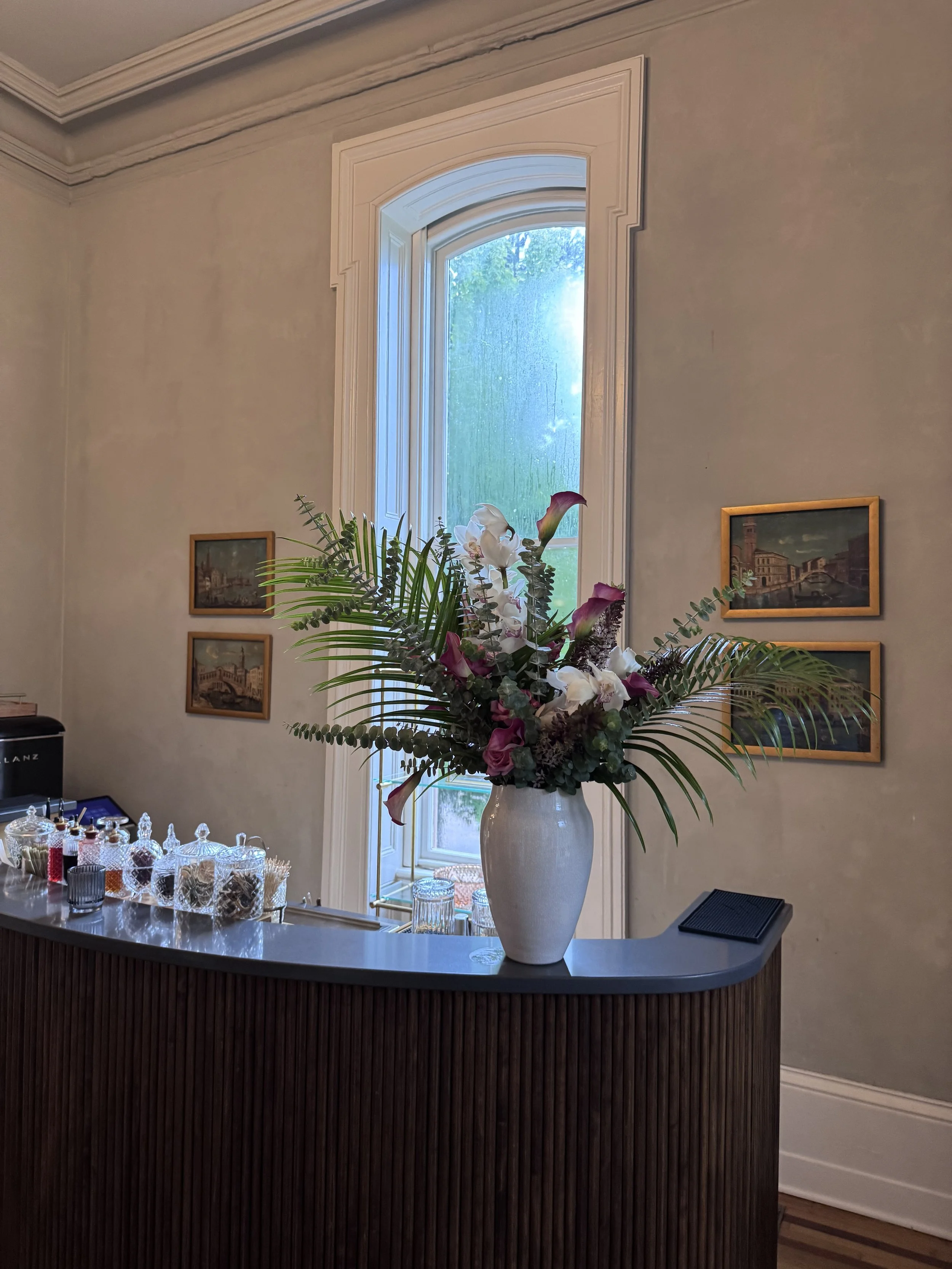 From Entrance to Table: Designing a Restaurant Floral Program