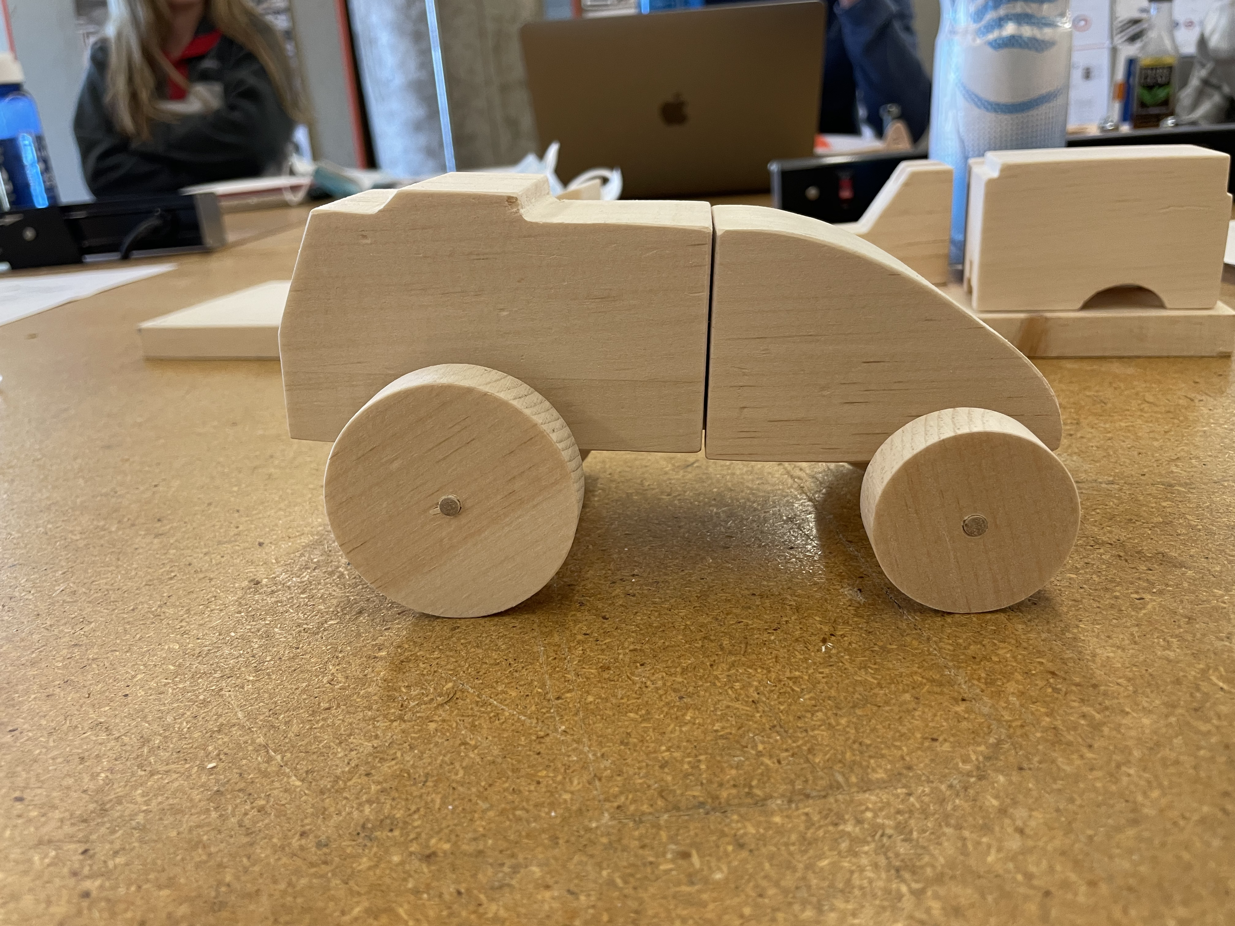 This modular car toy provides endless amounts of play through its customization. This iteration of the toy comes with 3 pairs of body pieces, 3 sets of wheels in different sizes, and one universal construction base. The universal construction base al