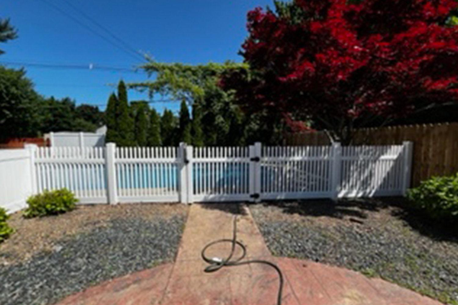 White Vinyl Picket 4'.png