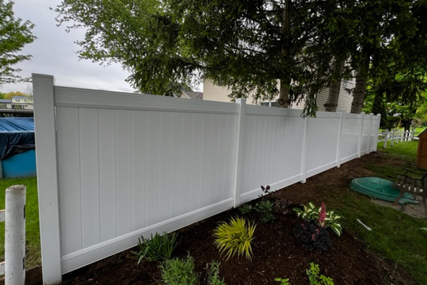 6' White Vinyl Privacy Rochester 2.png