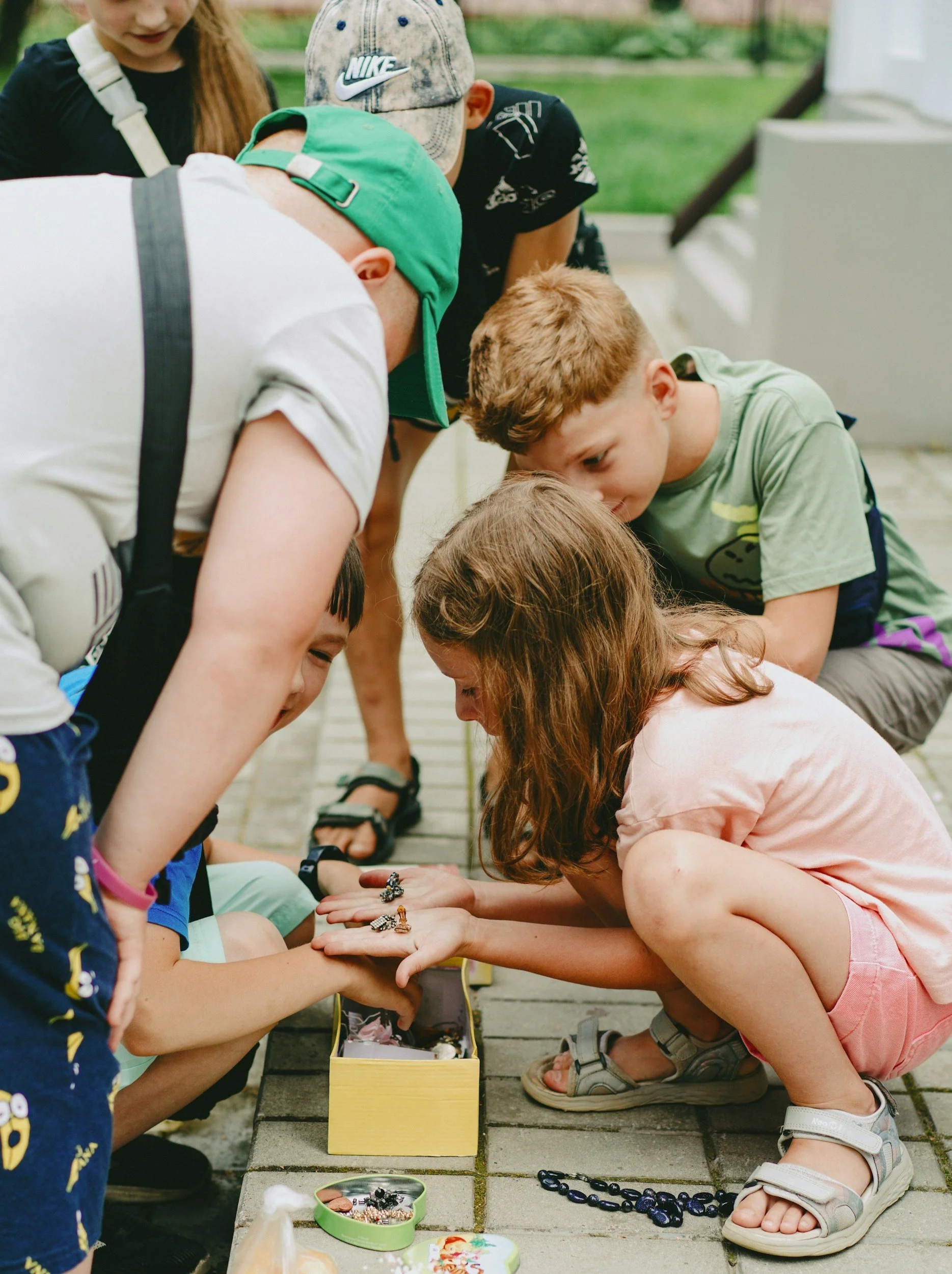 Kids playing outside in a hands-on learning environment  Imago Dei Academy’s Christian hybrid homeschool program.