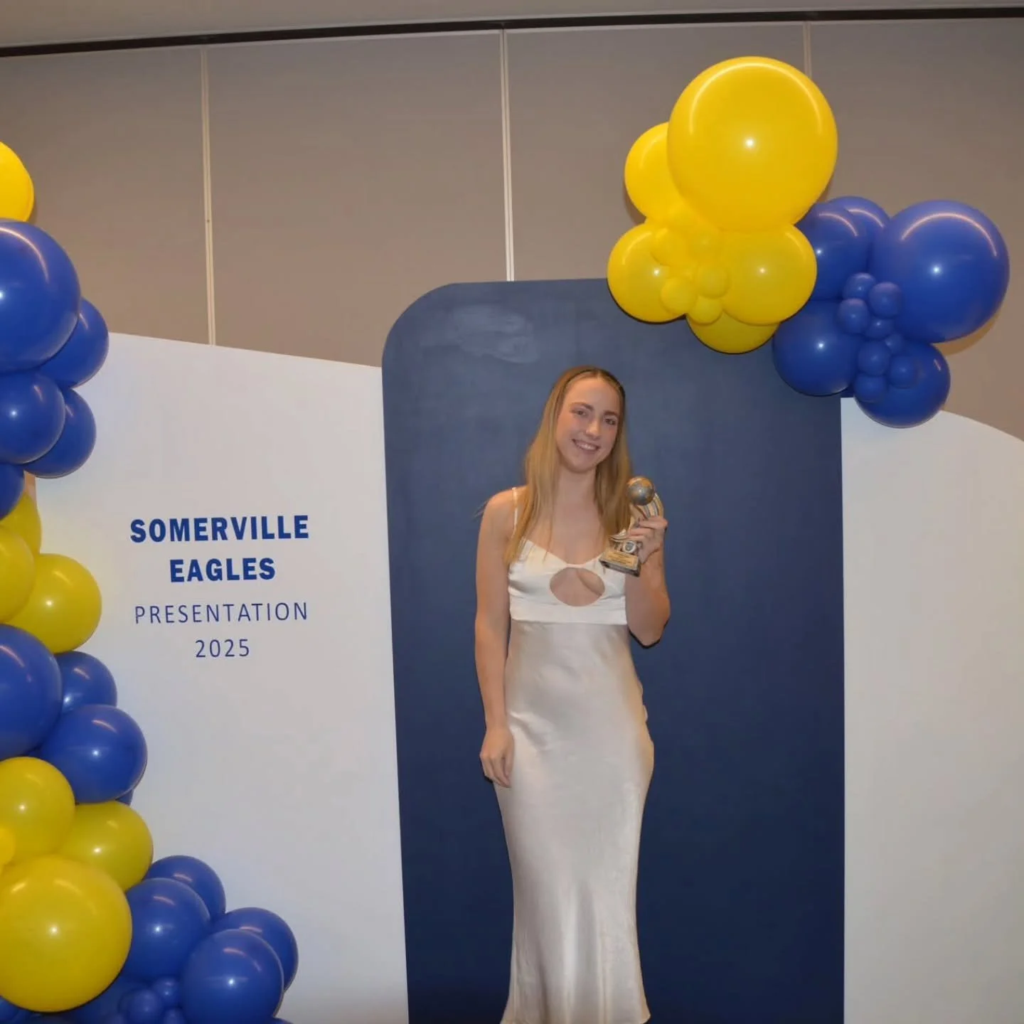 Your Somerville Eagles Most Improved Womens player was @ellaahhughes.

Thank you to @natalia_eventstyling for the brilliant balloon garland!

#sesc 🦅