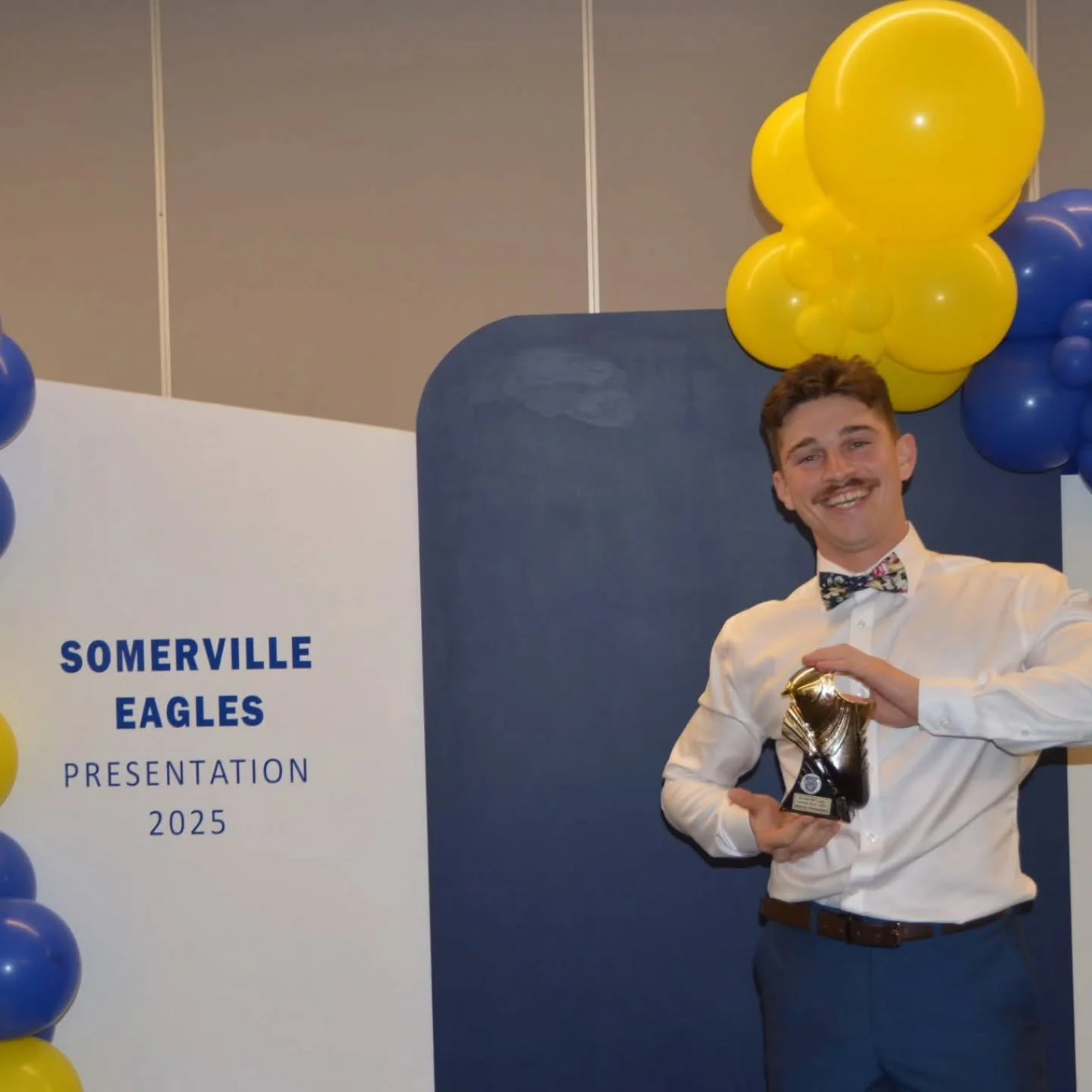 Your Somerville Eagles Golden Boot Award Winner was @__marcusanastasiou finishing the season with 15 goals!

Thank you to @natalia_eventstyling for the brilliant balloon garland!

#sesc 🦅