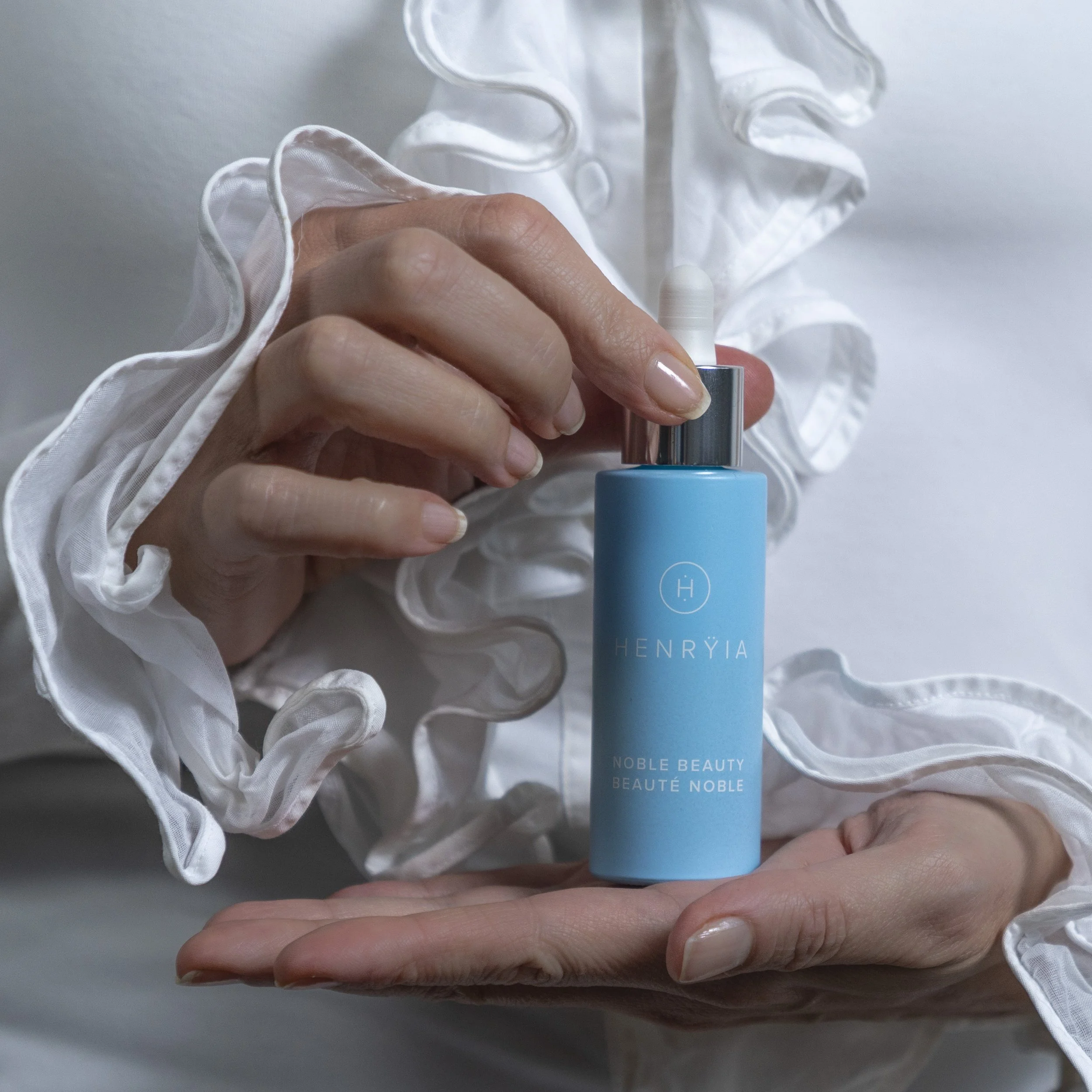Hands_w_Bottle_frilly_White.jpg
