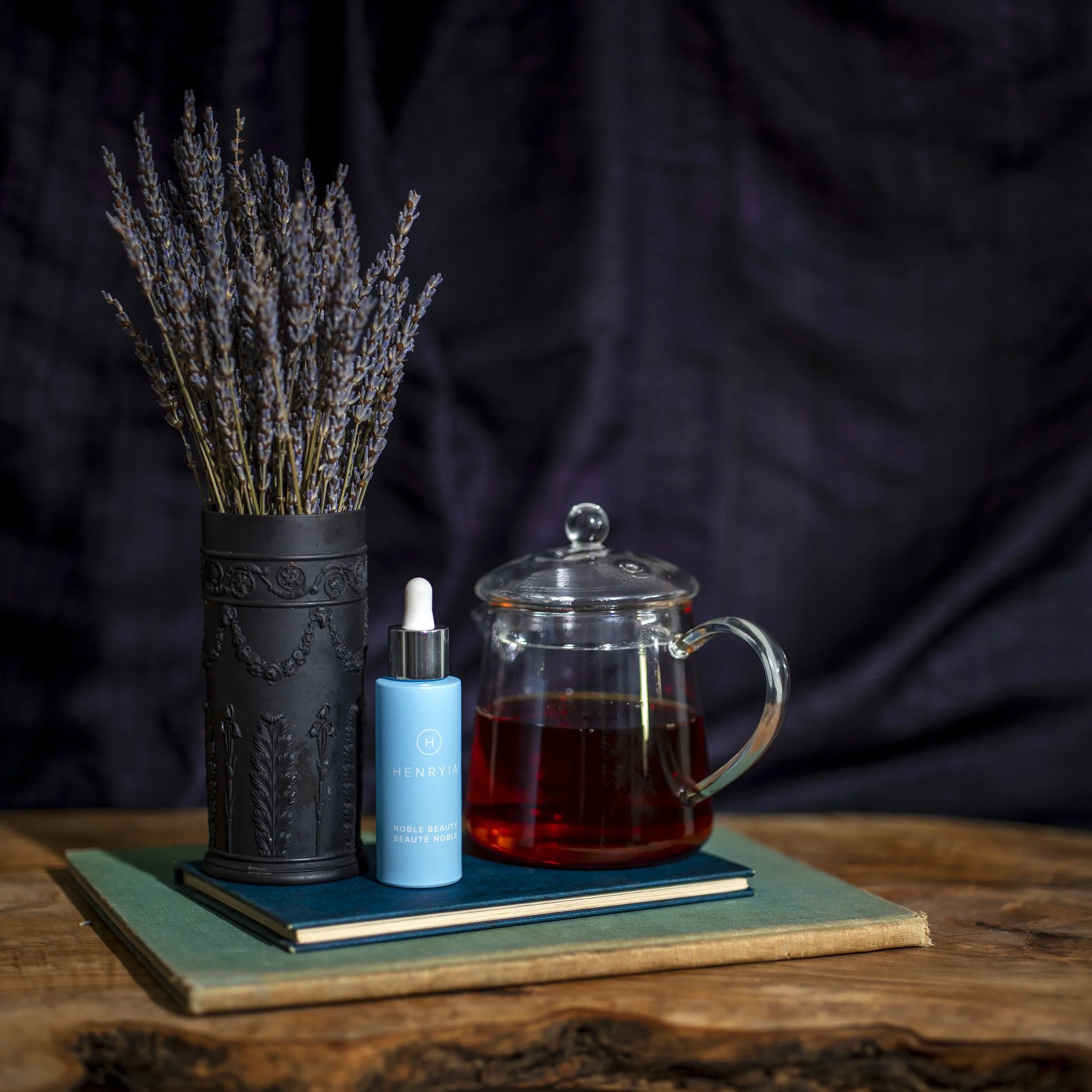 Bottle_W_Wedgwood_Black_Vase.jpg