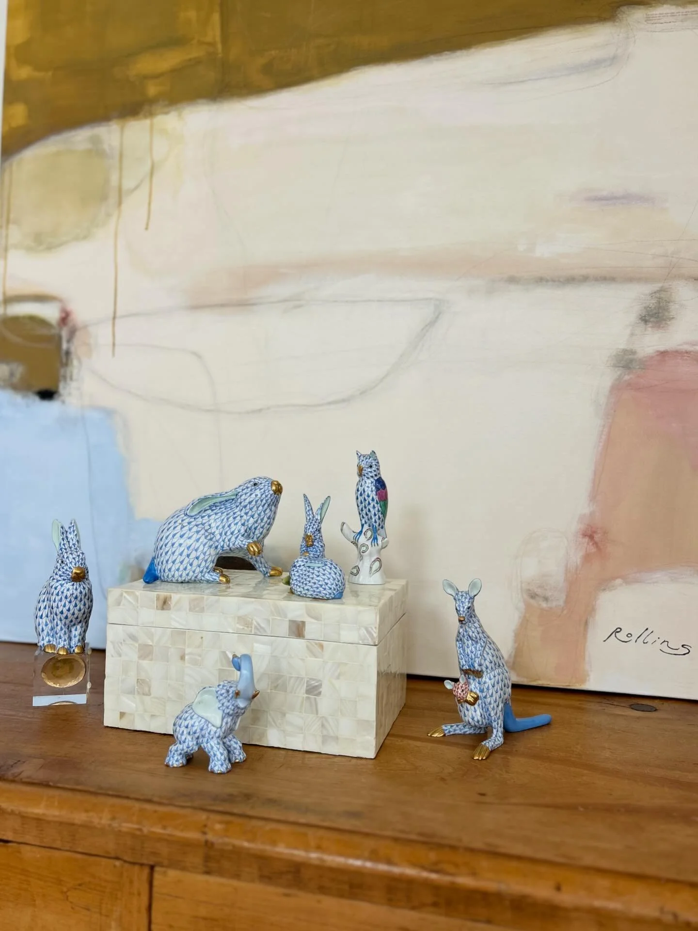 when mom&rsquo;s blue @herendusa matches perfectly🥰&hellip;new piece coming soon!

#herend #timelessdesign #southern #interiordesign #artist