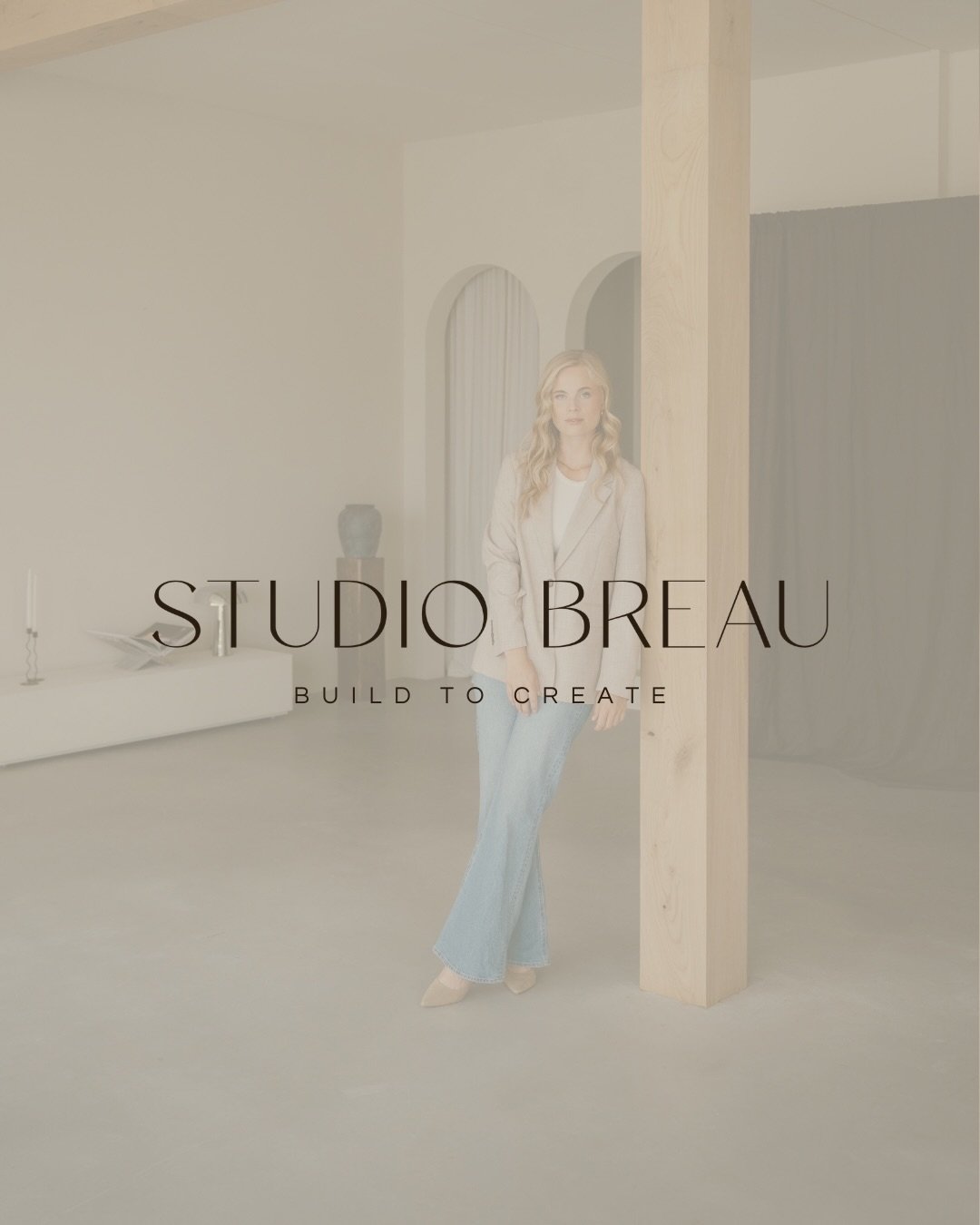 We are build to create

With four different areas, a soft minimal interior, lots of daylight and carefully arranged objects, our 100m2 studio is the perfect location for photo and video productions. Whether you&rsquo;re shooting fashion, interior, po