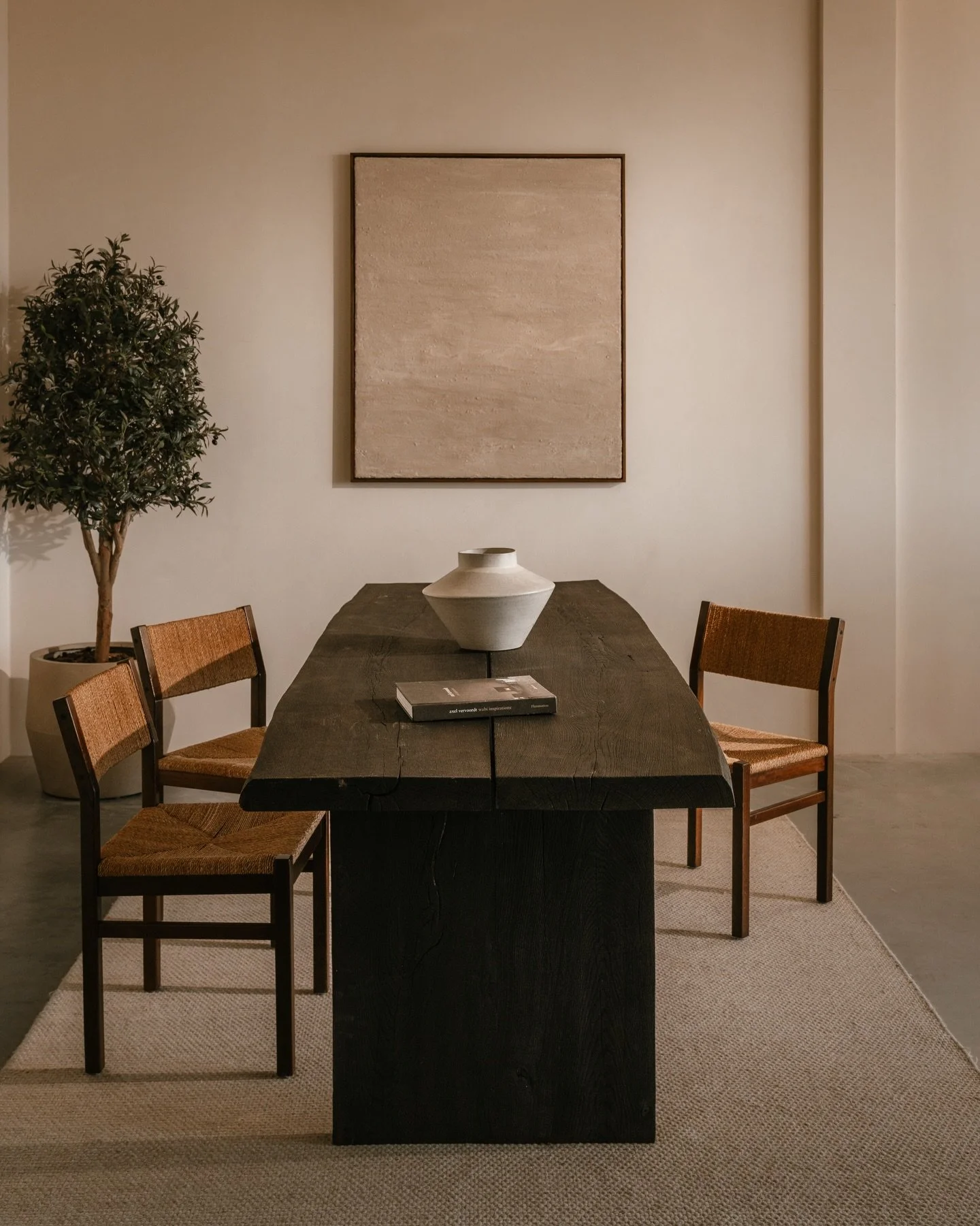 New work for @boutique.atelier85!

A few weeks ago we had a great day shooting the new collection of Atelier85. Those handmade solid oak tables, stools and accessoires are a perfect match in our soft minimal studio and we loved to capture them again 