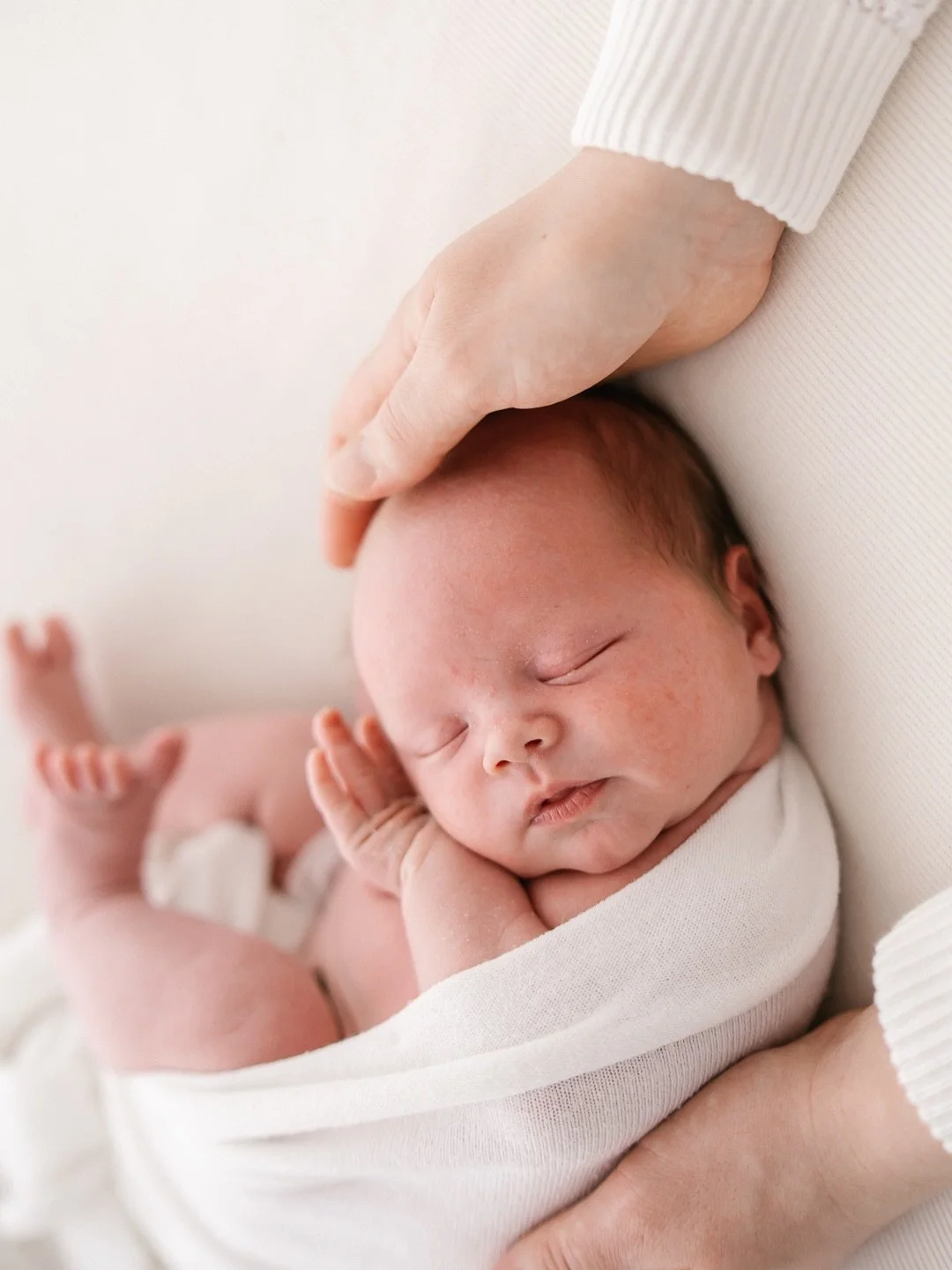 T&auml;m&auml; pieni ihanuus k&auml;vi eilen studiolla kuvattavana vanhempiensa kanssa🥰❤️

Maaliskuulle mahtuu viel&auml; newbornkuvauksia kalenteriin, laita viesti&auml; jos kaipaat teille kuvausaikaa🥰💌

#newborkuvausturku #newbornkuvausuusikaupu