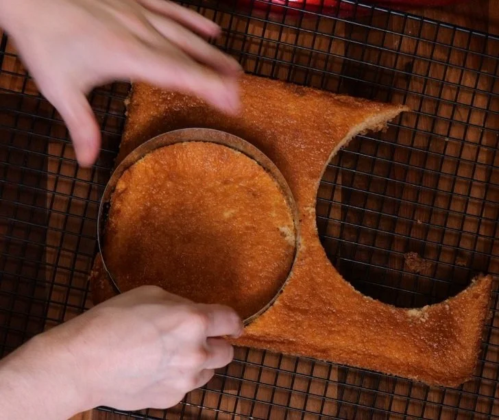 Cake Ring Cutting Cake