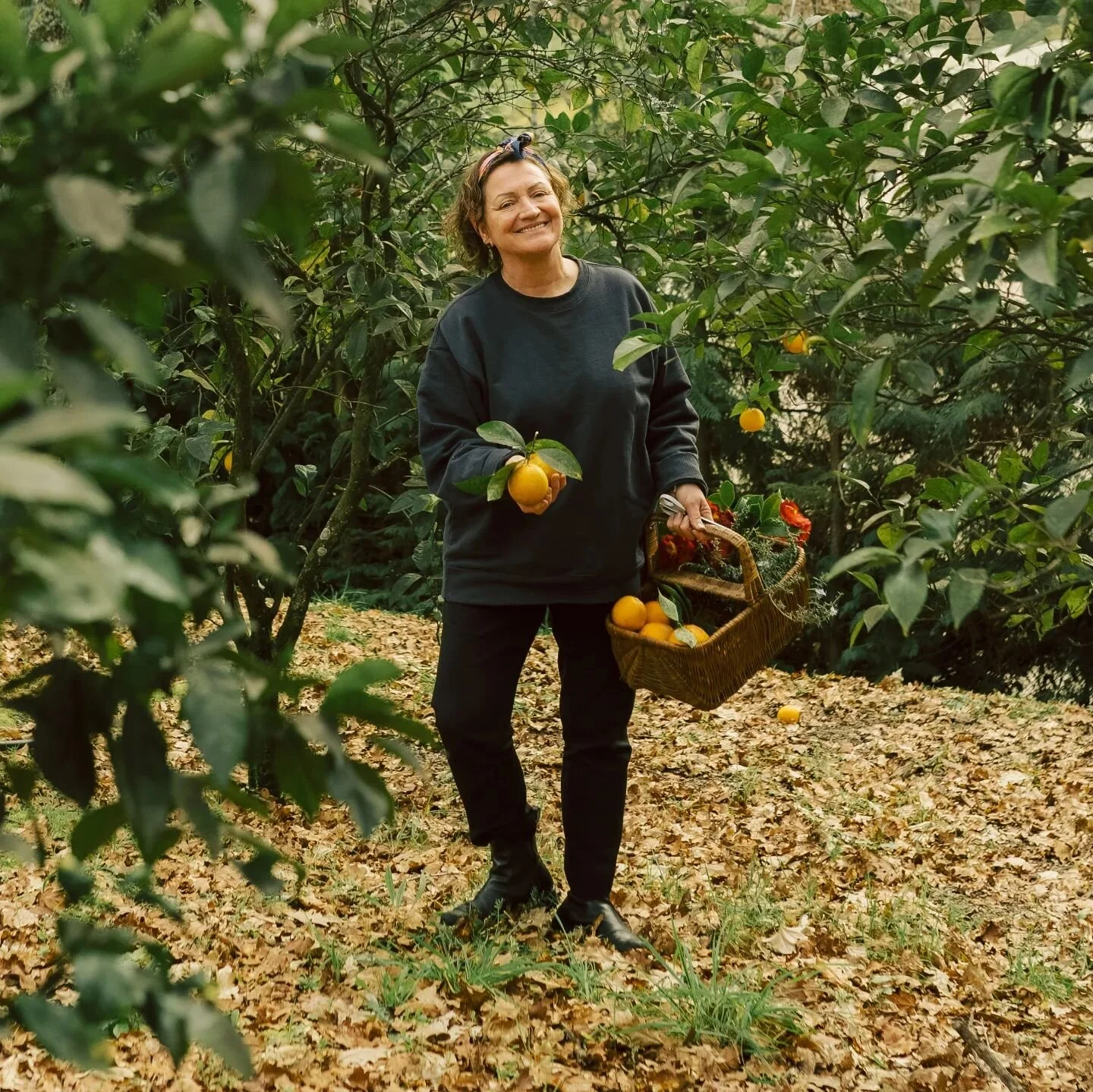 Orange picking...it is the time!

Apanha das laranjas....&eacute; a altura!
.
.
.
#healthycooking #healthcoachesofinstagram #astridmyhre #mindfulchef #mindfulcooking #chefsofinstagram #healthycuisines #passion #cookeryworkshops #masterclass