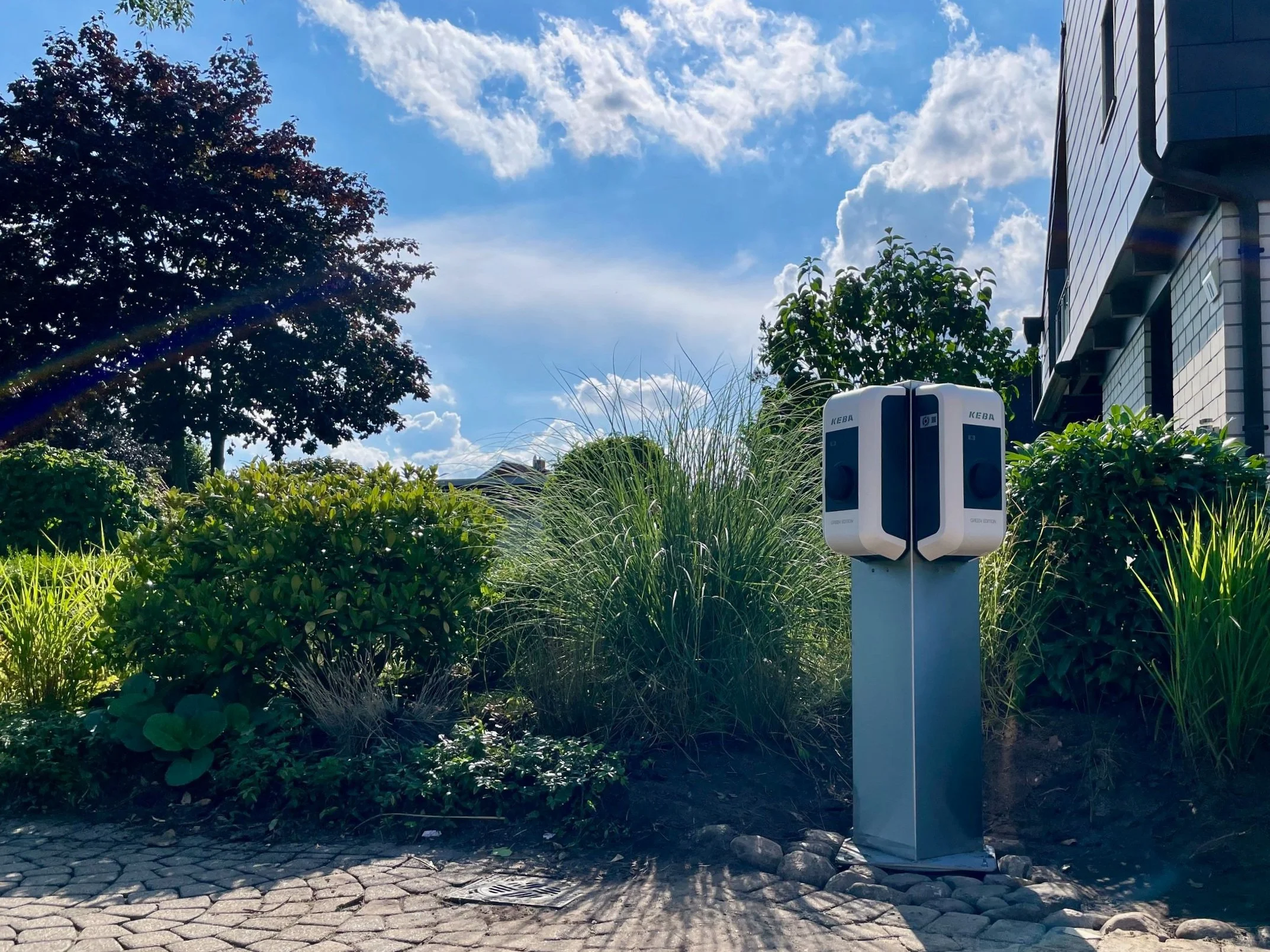 Öffentliche Ladestation betreiben — Eine öffentliche Ladestation auf dem Privatgrundstück cocharge