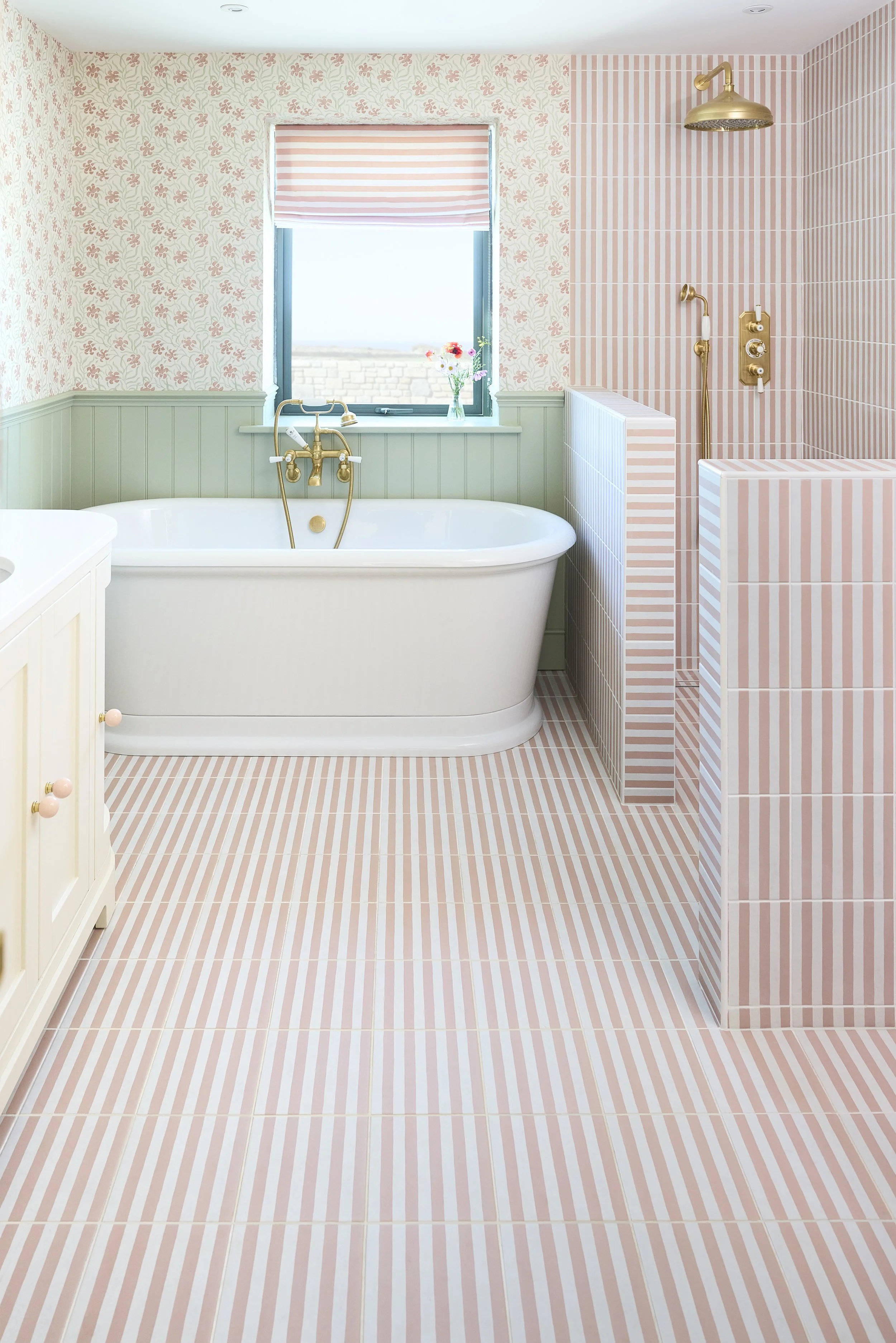 JJBathrooms-Bollowal Farm-Bathroom01-Deck Chair Porcelain Rose-3T8A4143.jpg