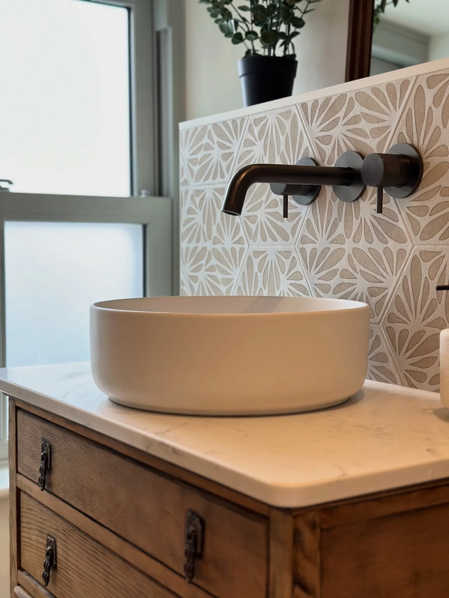 detail shots from a bathroom filled with an abundance of charm &amp; elegance 📸

we love the timeless features in this project that bring this quaint bathroom to life &amp; fills it full of character. 

@projectconstructionsw 
@jakejaytiling 
@woodh