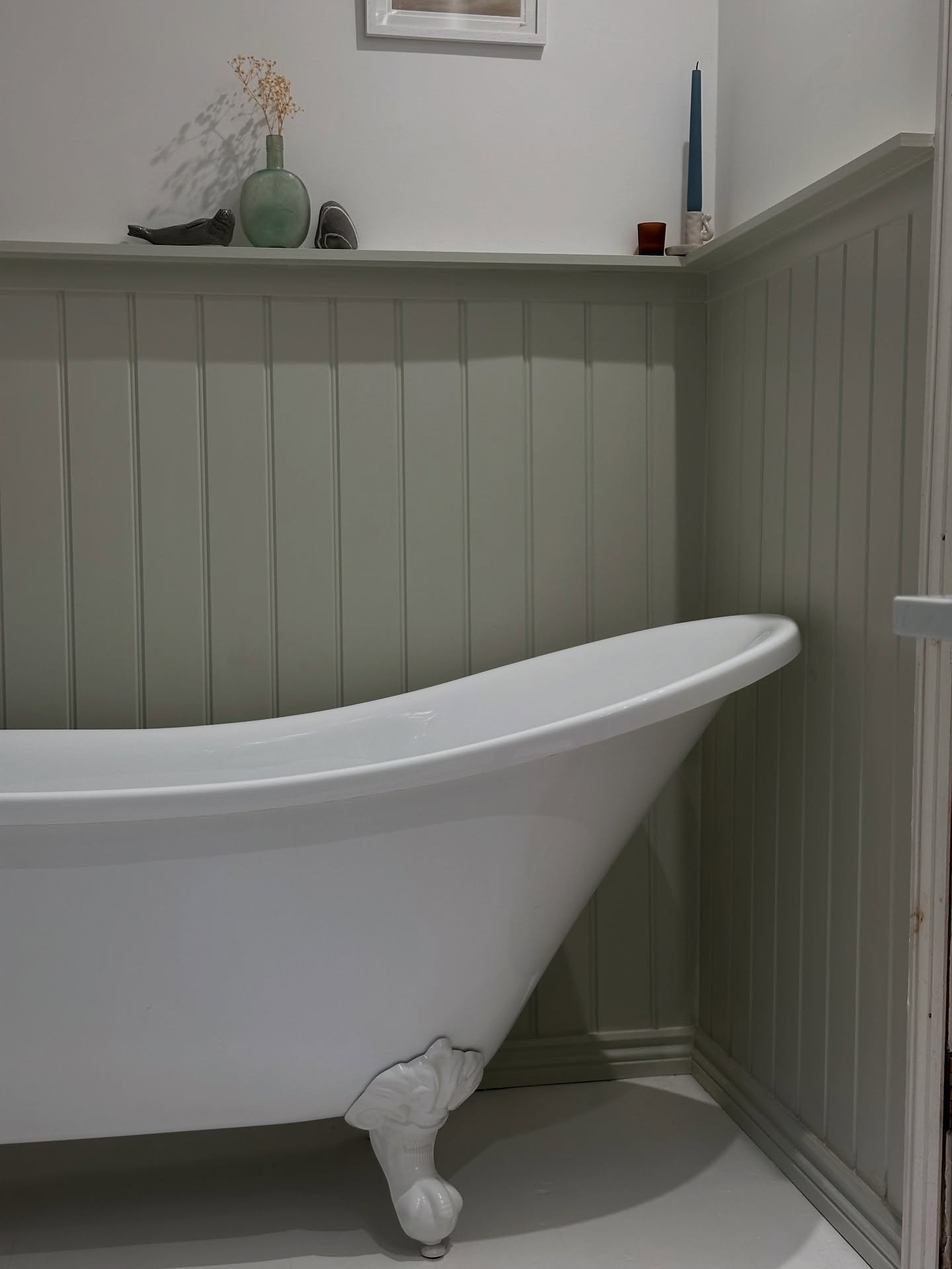 Coastal Serene 🌊🌿

A fresh, calming palette meets refined chrome details✨
A reclaimed wooden vanity adds character &amp; charm 🪵Complete with personal touches that make the space uniquely theirs 🤍

#bathroom #inspiration #design #cornwall #bathro