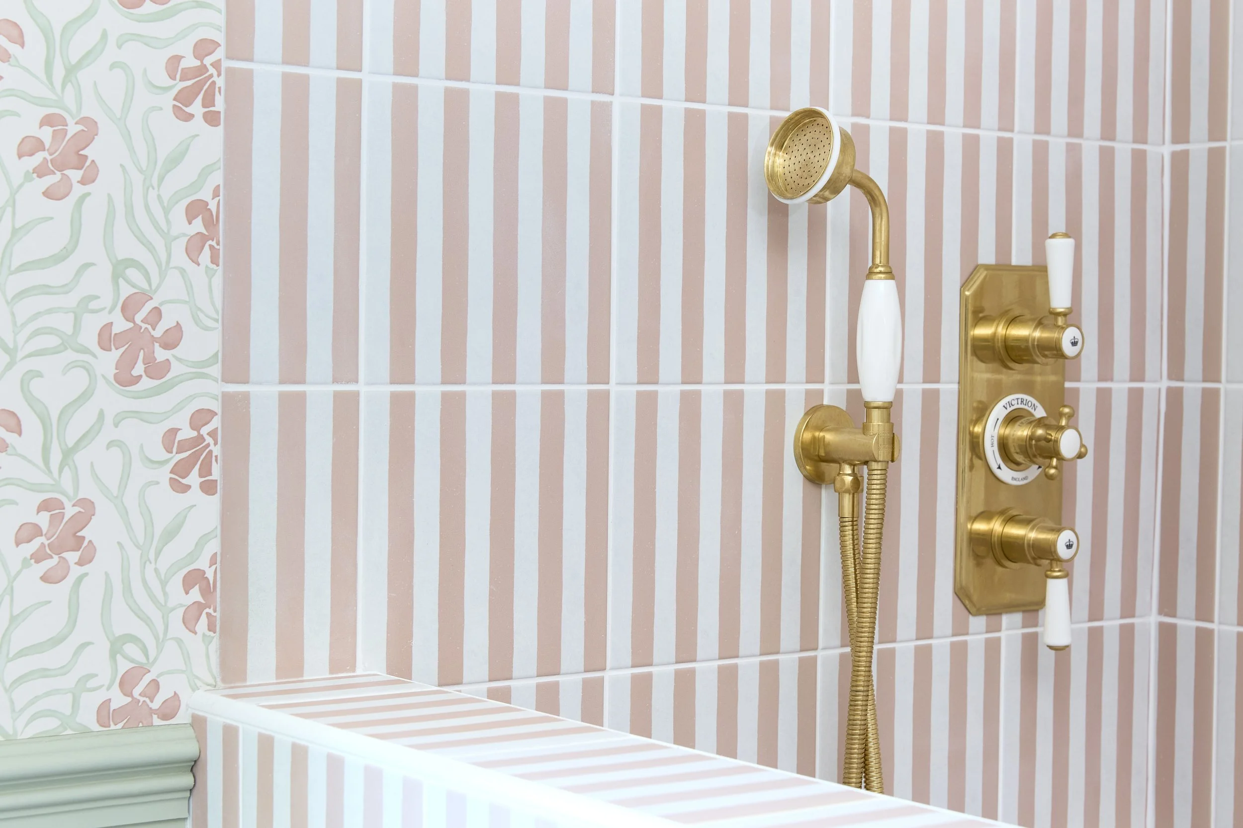 JJBathrooms-Bollowal Farm-Bathroom01-Deck Chair Porcelain Rose-0Y3A1642.jpg