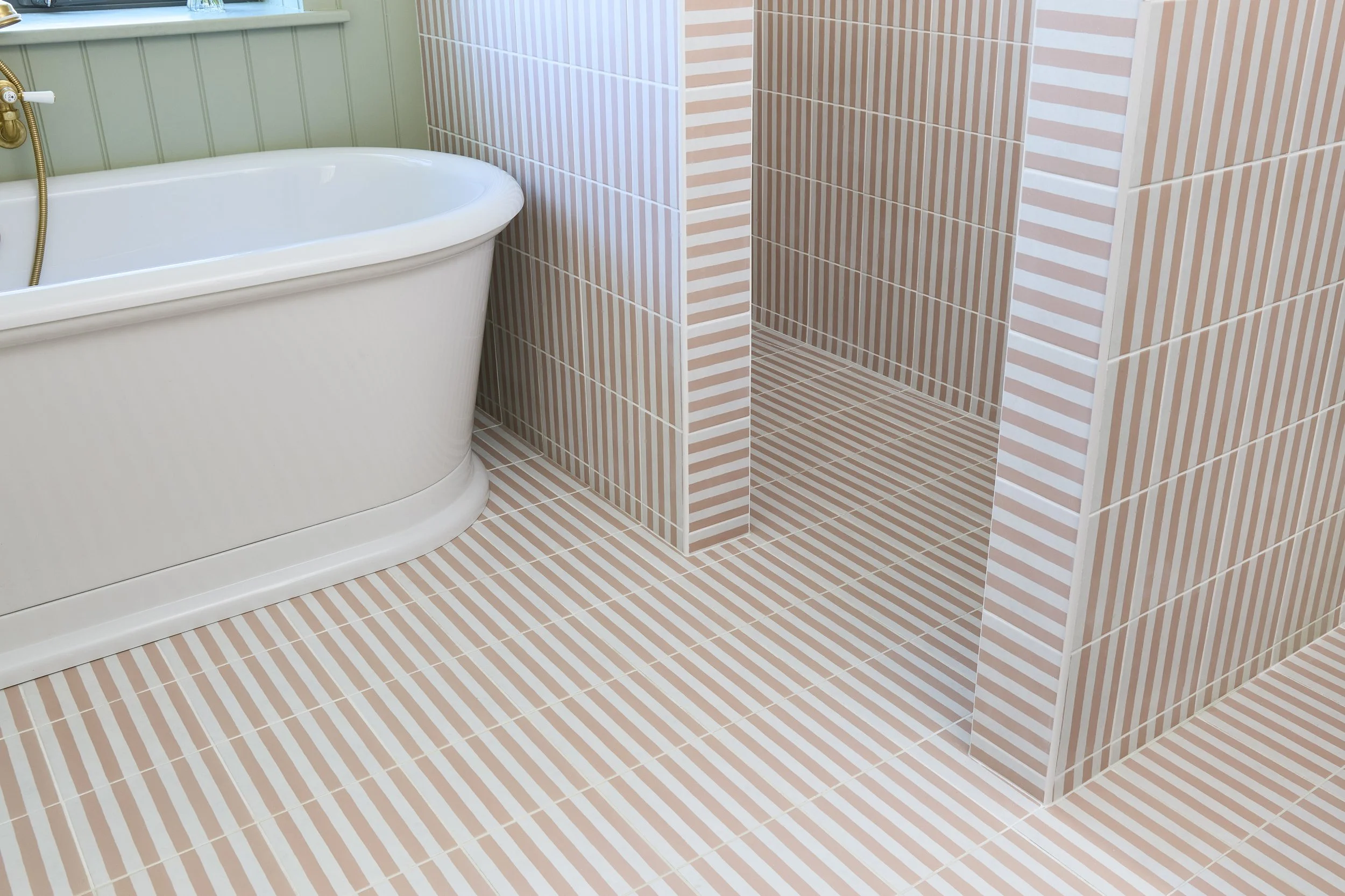 JJBathrooms-Bollowal Farm-Bathroom01-Deck Chair Porcelain Rose-0Y3A1597.jpg