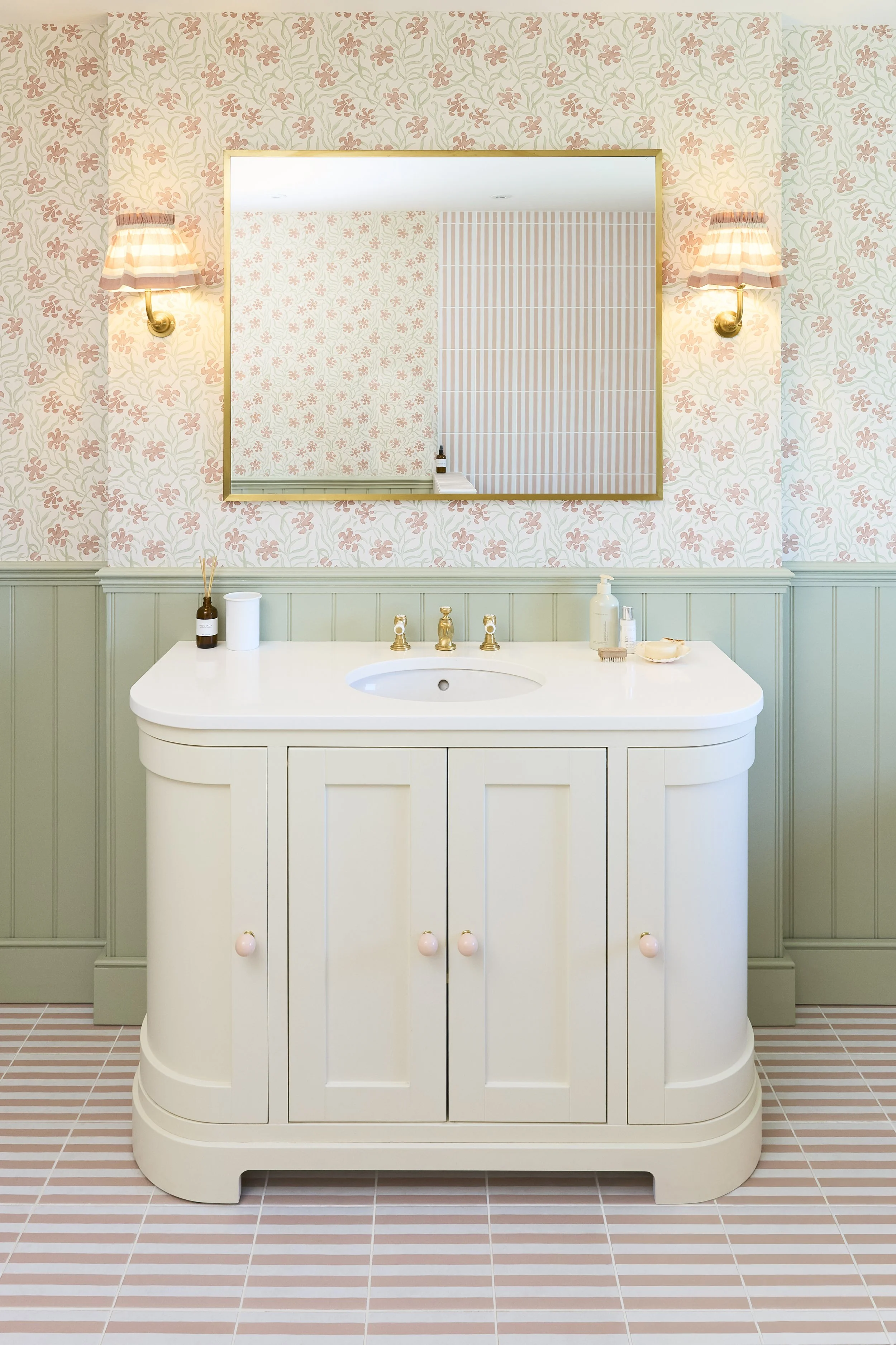 JJBathrooms-Bollowal Farm-Bathroom01-Deck Chair Porcelain Rose-0Y3A1627.jpg