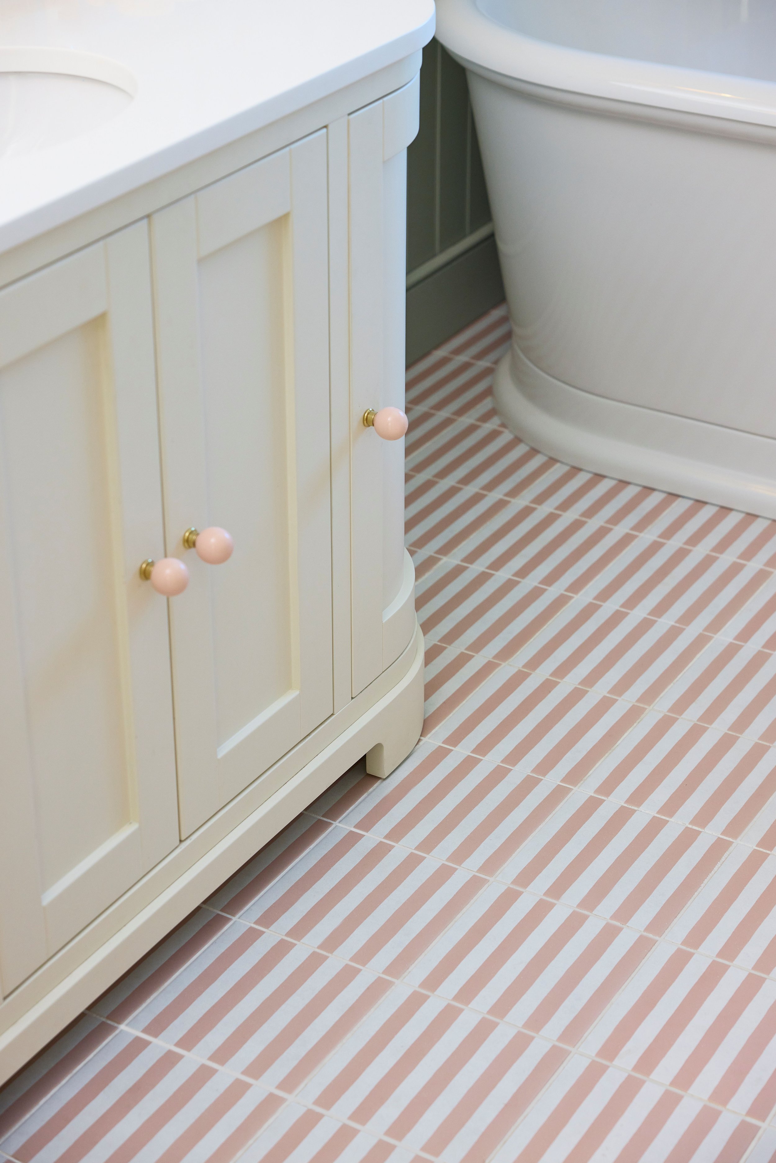 JJBathrooms-Bollowal Farm-Bathroom01-Deck Chair Porcelain Rose-3T8A4119.jpg