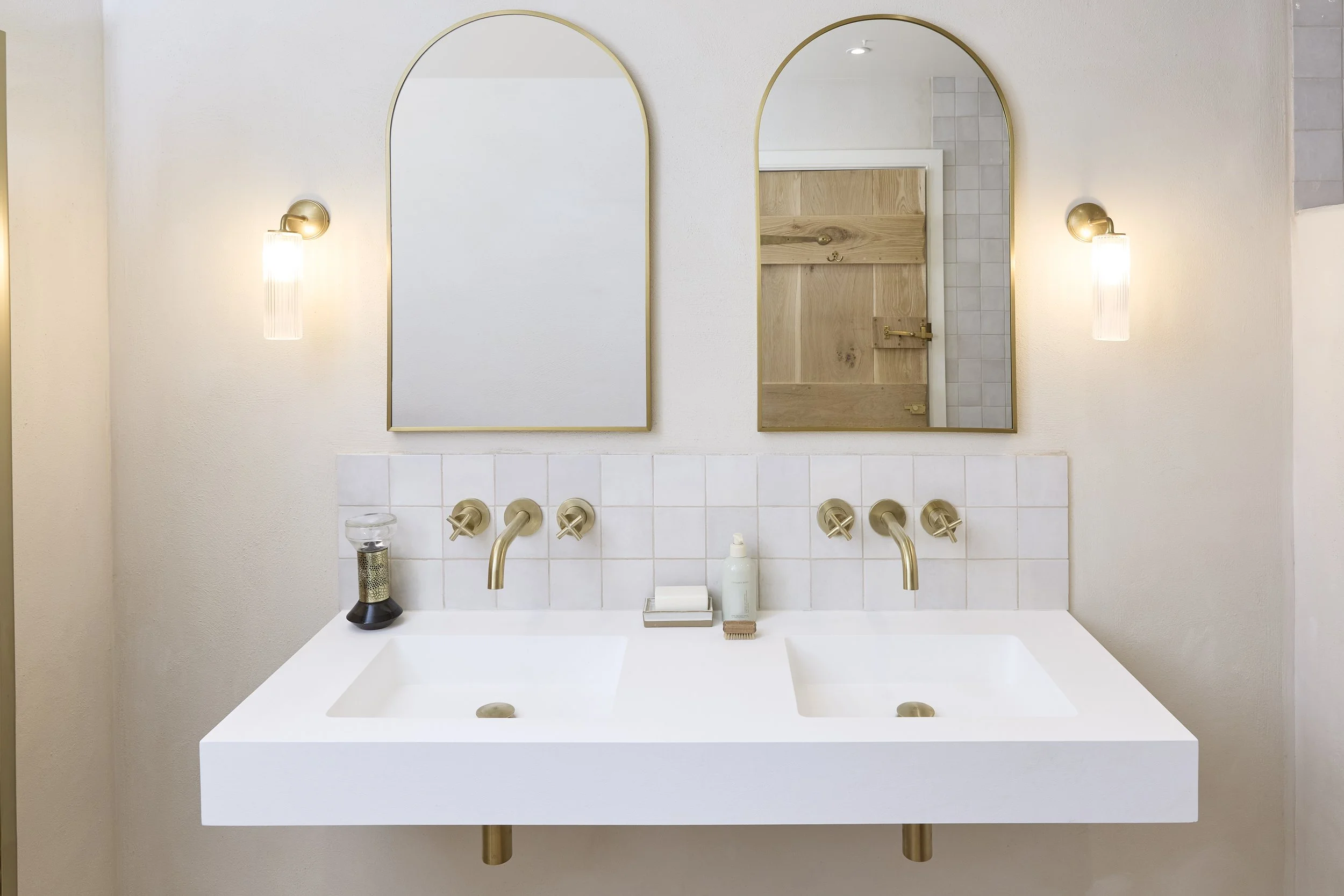 JJBathrooms-Bollowal Farm-Bathroom02-Maroc Porcelain Bianco & Marlborough Terracotta Arabesque-0Y3A1684.jpg