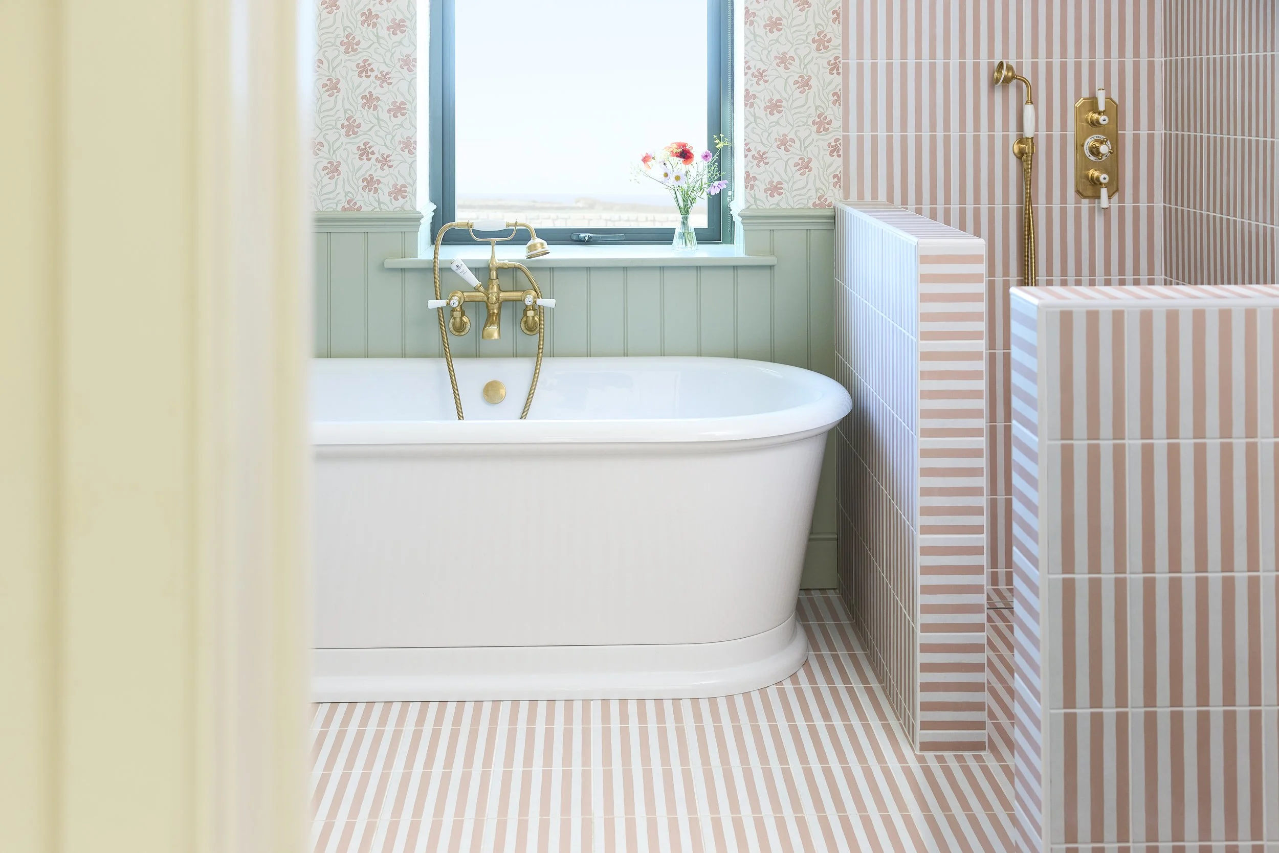 JJBathrooms-Bollowal Farm-Bathroom01-Deck Chair Porcelain Rose-3T8A4149.jpg