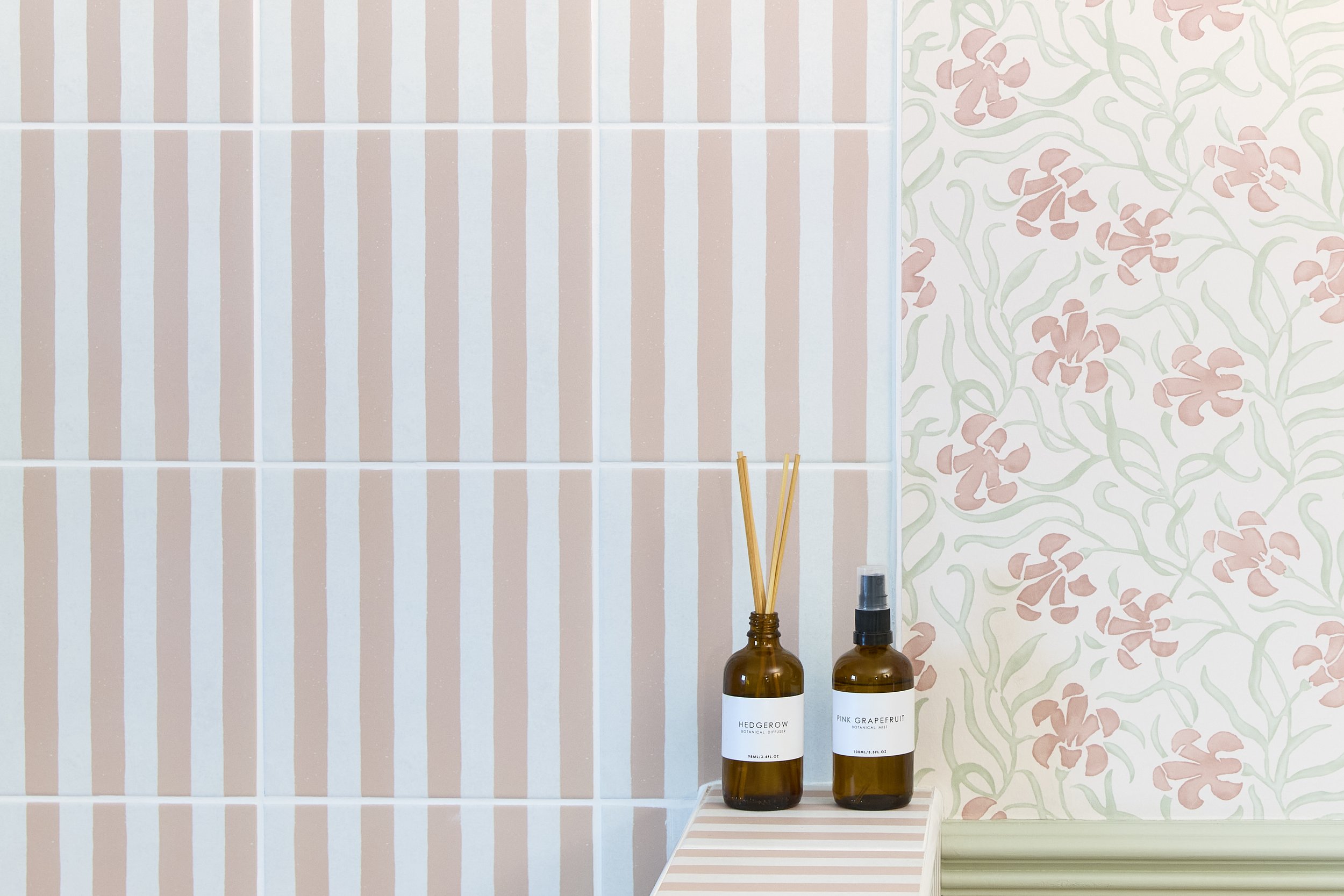 JJBathrooms-Bollowal Farm-Bathroom01-Deck Chair Porcelain Rose-0Y3A1610.jpg