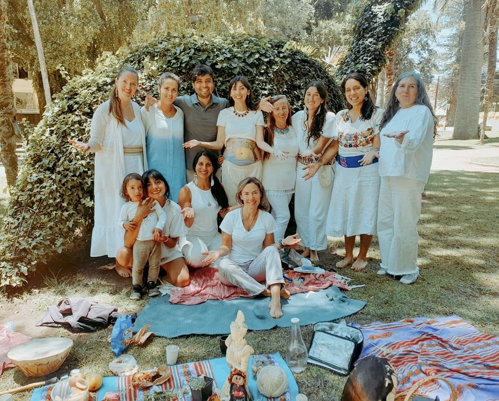 Registro fotográfico de sesiones grupales facilitadas por la profesora del curso