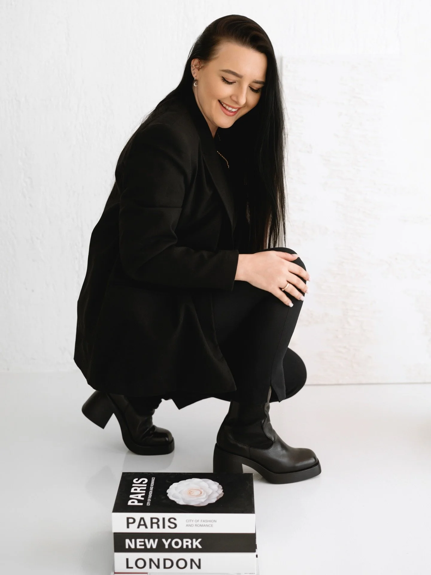 &Scaron;iuolaikinė mokytoja - bloga mokytoja?! 🤔

Ar jums yra tekę pajusti nepasitikėjimą?
I&scaron; tėvų? I&scaron; kolegų?
Tą tylų, bet labai ai&scaron;kų požiūrį:
&bdquo;Ji dar be patirties&hellip; ką ji čia gali suprasti?&ldquo;
&bdquo;Prisigalv