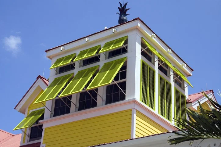 Hurricane Shutters for Florida Homes: Types, Protection Benefits, and Wind Mitigation Incentives
