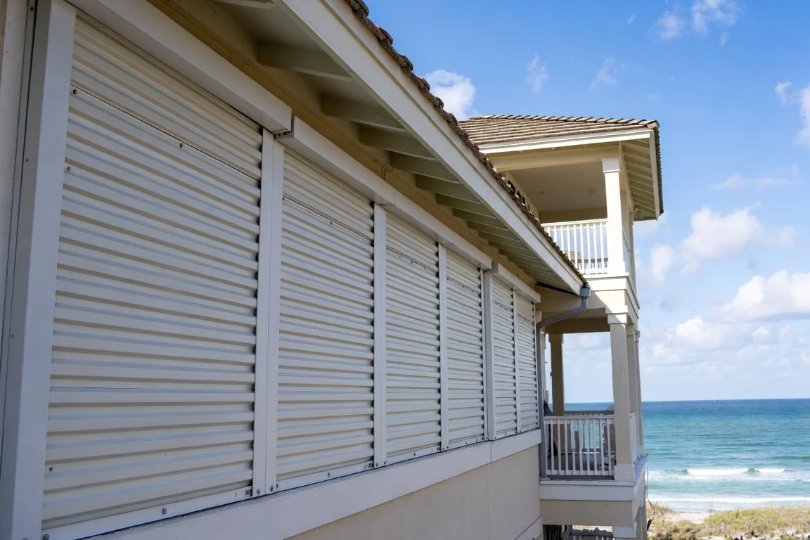 Hurricane Shutters for Florida Homes: Types, Protection Benefits, and Wind Mitigation Incentives