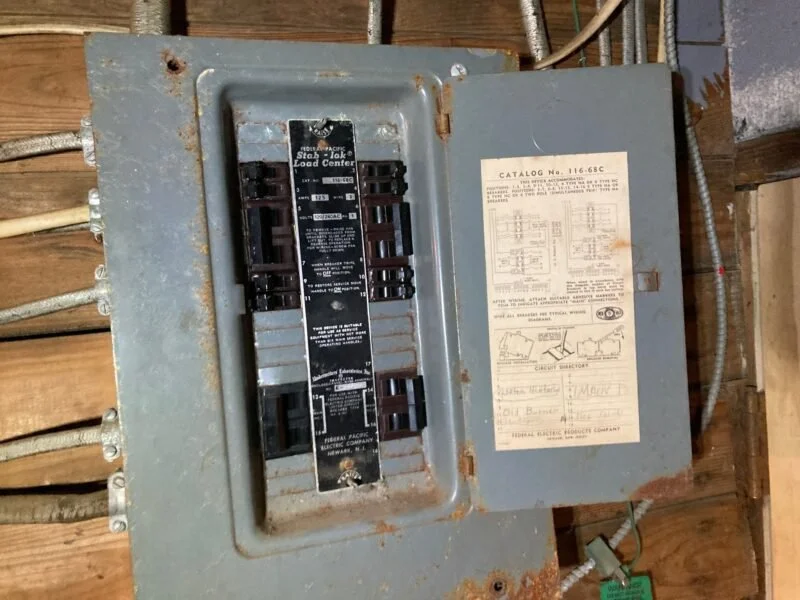 Federal Pacific Stab-Lok electrical Panel