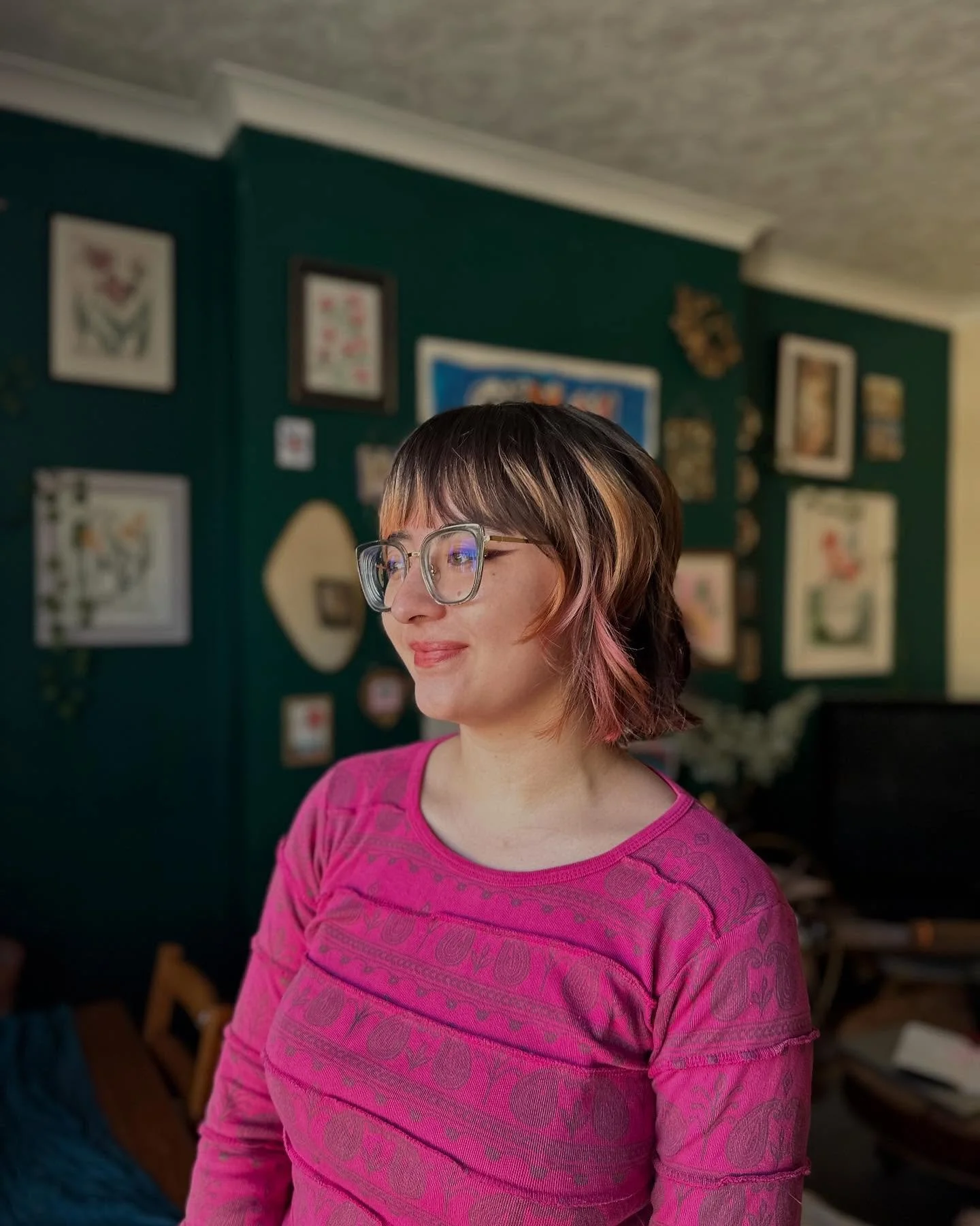The hime and shag cut combo for this babe
