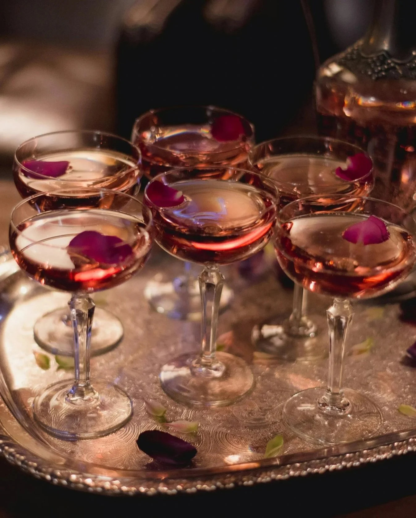 Winter wedding season has arrived 🥂❄️
We&rsquo;re here for every cozy, candlelit &ldquo;I do.&rdquo; ❄️💕 Serving festive pours and heartfelt moments all season long. 

#SouthdownsBar #WinterWedding #WinterWeddingSeason #WeddingBar #MobileBar #South