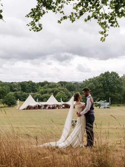 The perfect venue for a festival wedding 😍 @fiesta.fields 
Rolling hills, open skies and beautiful tipi tents. Relaxed and unforgettable! 

#fiestafields #southdownsbar #festivalwedding