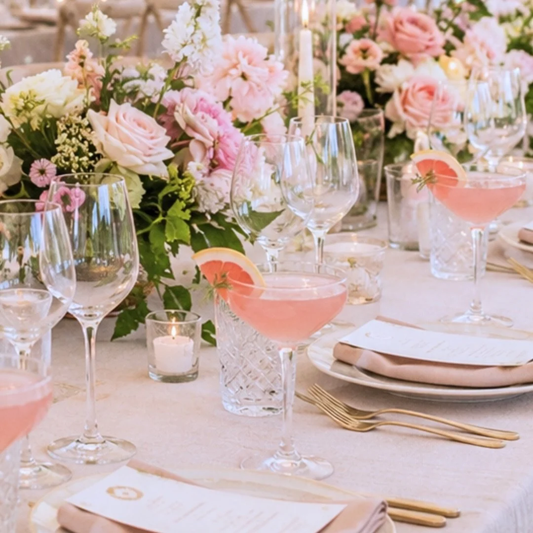 A little touch that makes all the difference 🥂
Treat every guest to a cocktail waiting at their seat as they take their place for dinner. This one is our Grapefruit French 75 &mdash; soft blush tones, citrus garnish and the perfect summer wedding se