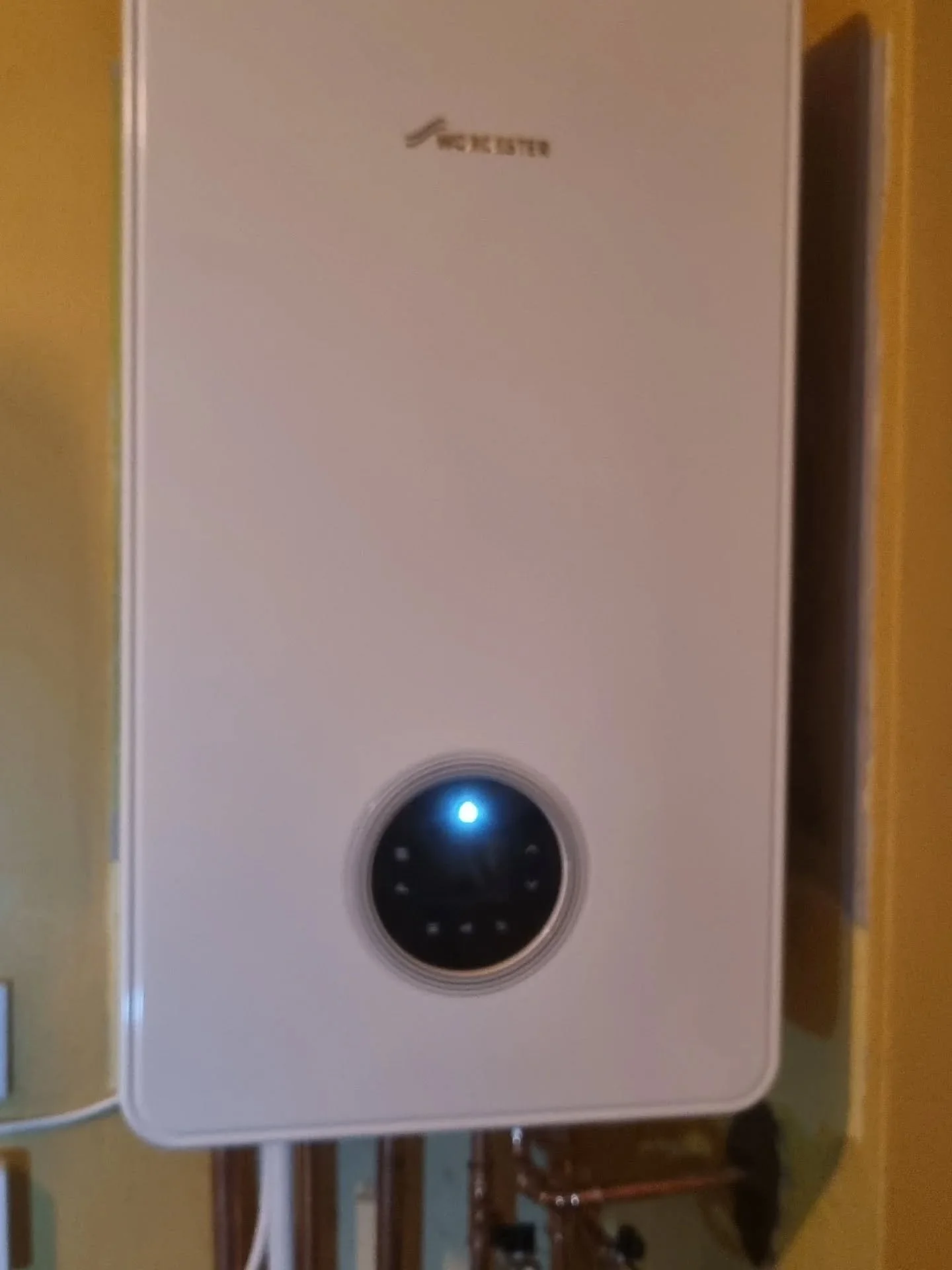 A change from the norm after a long stint of Baxi Boiler installs. Im not convinced that its worth the extra money but the product is nice and certainly rivals my usual Baxi install of choice.